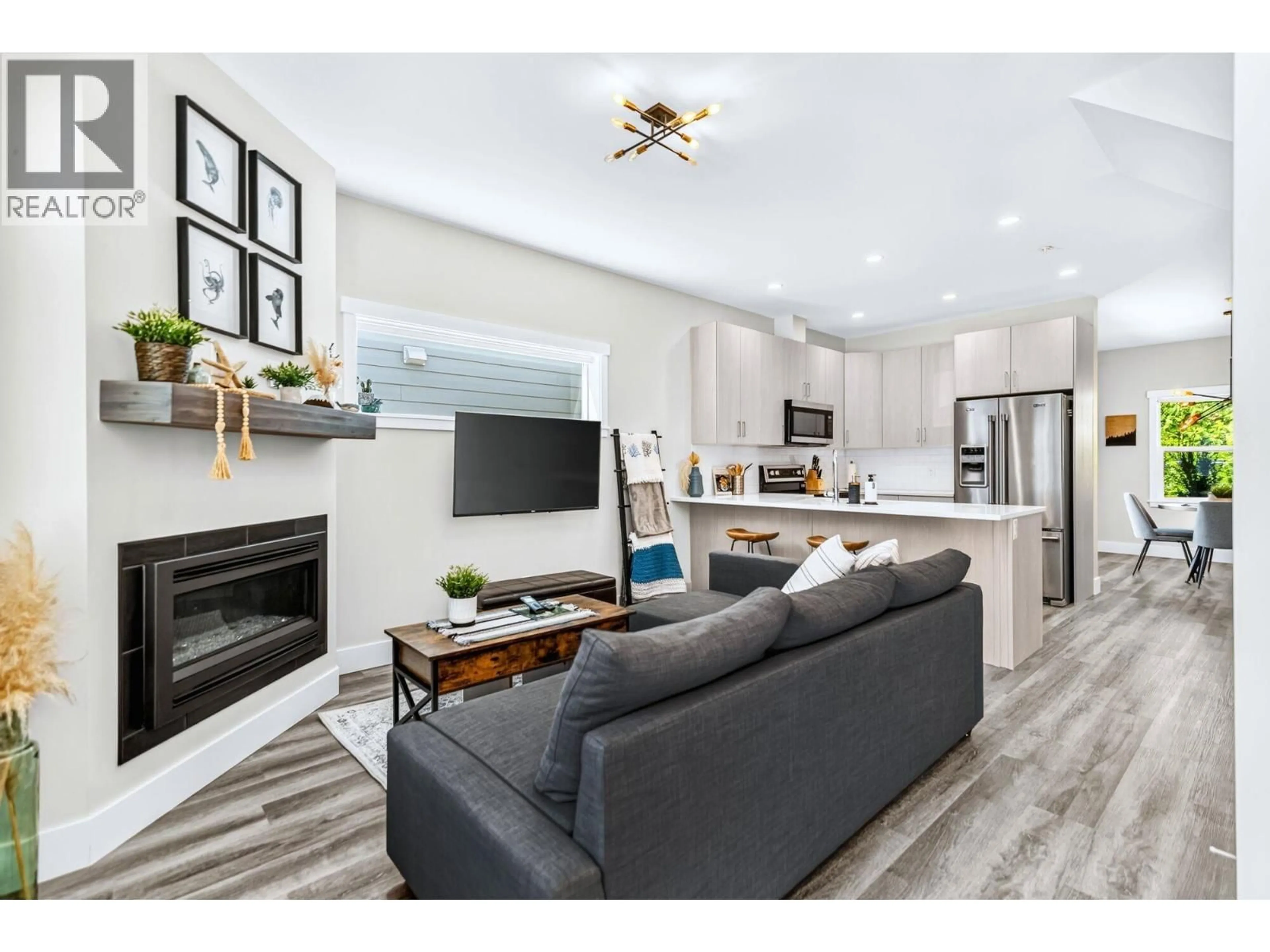 Open concept kitchen, wood/laminate floor for 17 - 950 WOODSWORTH ROAD, Gibsons British Columbia V0N1V7