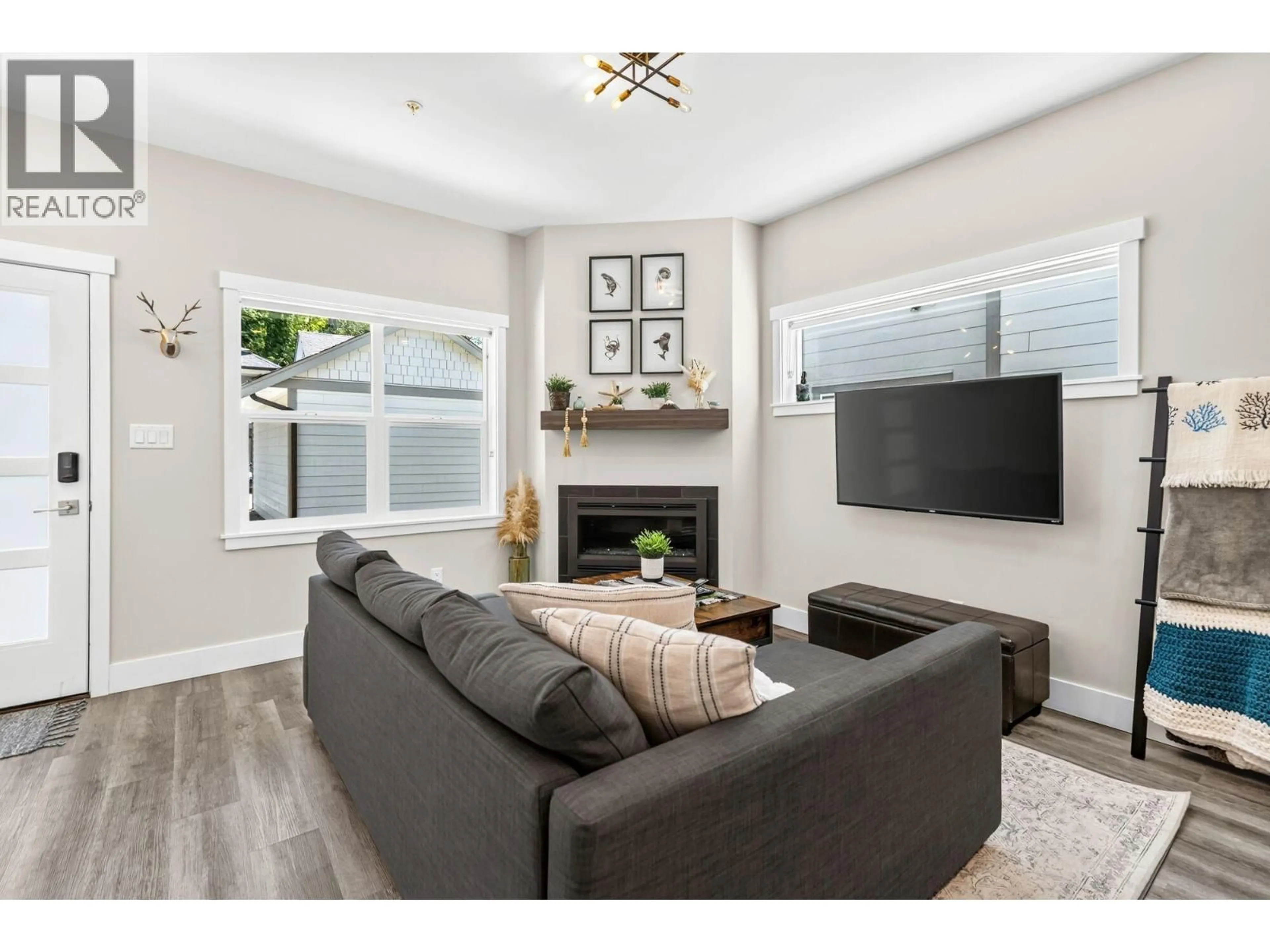 Living room with furniture, unknown for 17 - 950 WOODSWORTH ROAD, Gibsons British Columbia V0N1V7