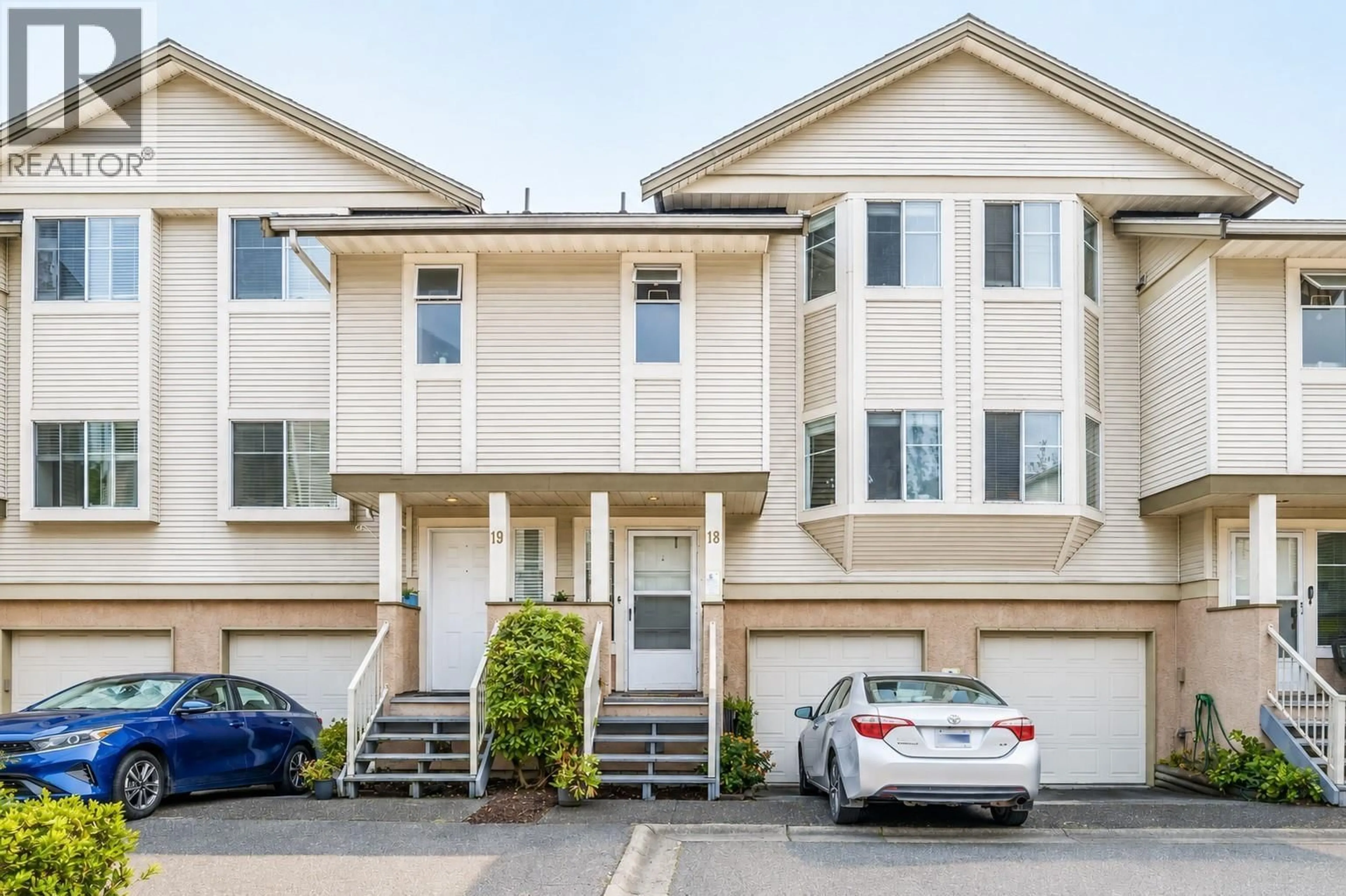 A pic from outside/outdoor area/front of a property/back of a property/a pic from drone, street for 18 - 1318 BRUNETTE AVENUE, Coquitlam British Columbia V3K6R1