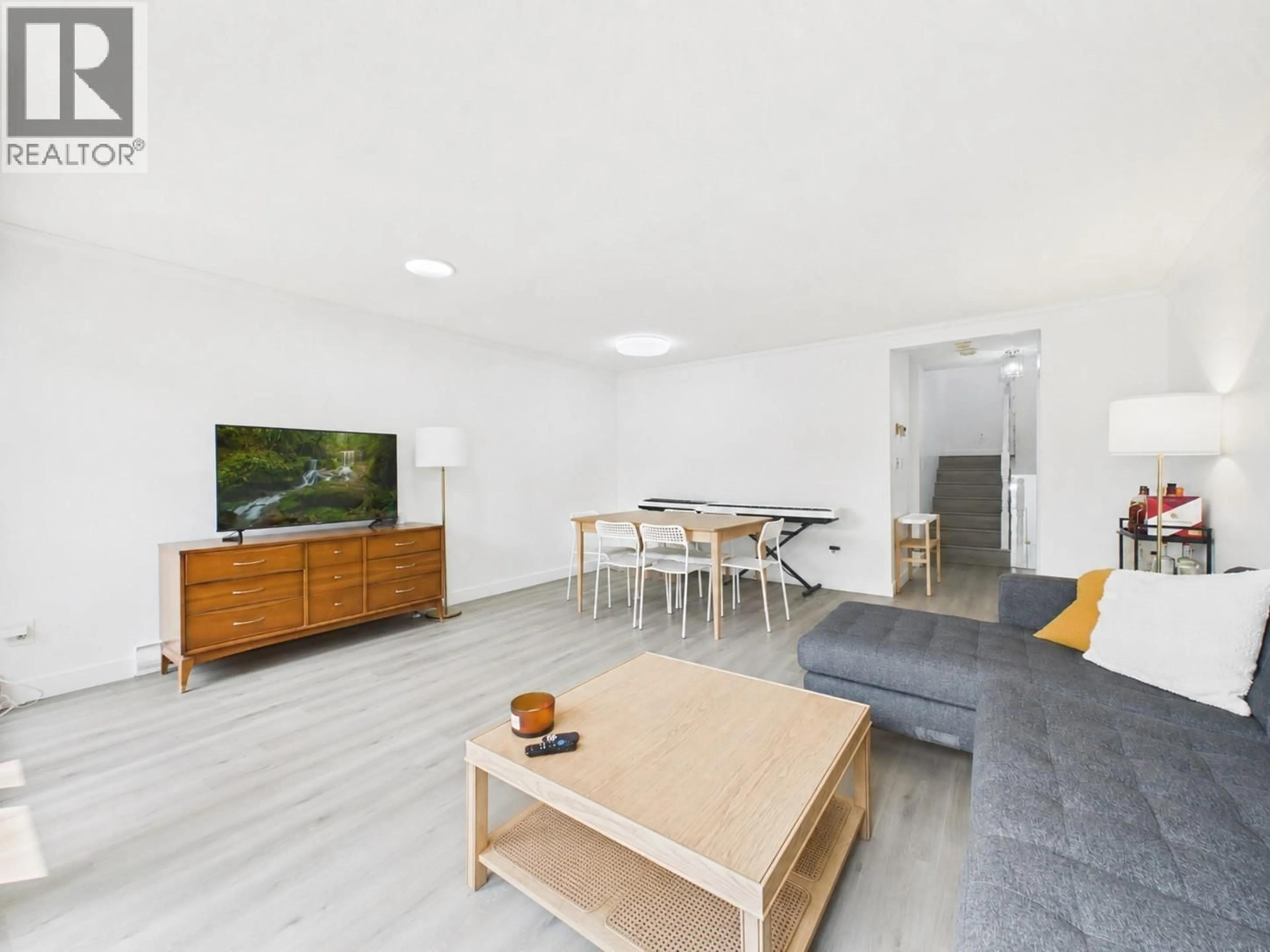 Living room with furniture, unknown for 18 - 1318 BRUNETTE AVENUE, Coquitlam British Columbia V3K6R1