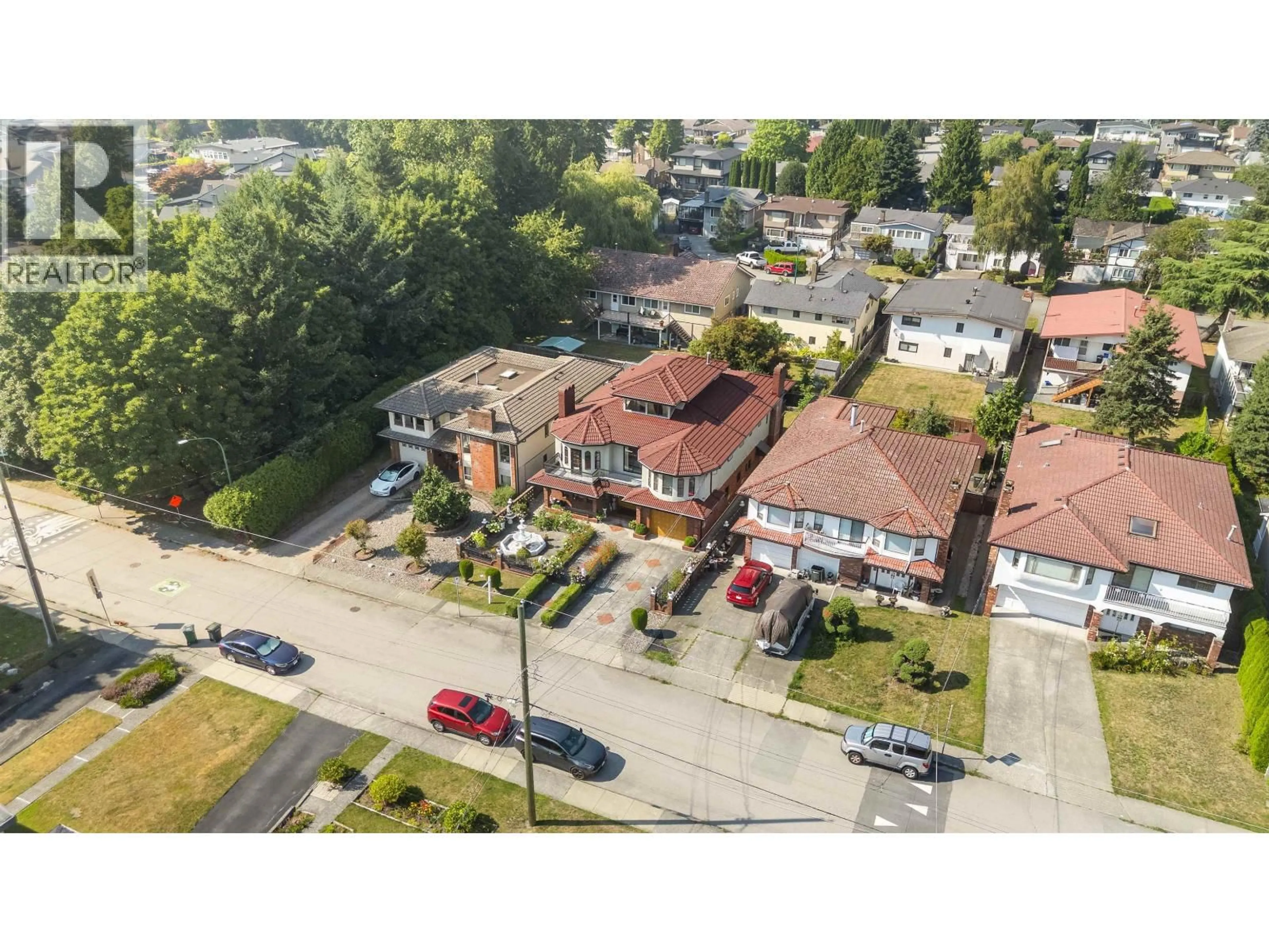 A pic from outside/outdoor area/front of a property/back of a property/a pic from drone, street for 7113 UNION STREET, Burnaby British Columbia V5A1H8