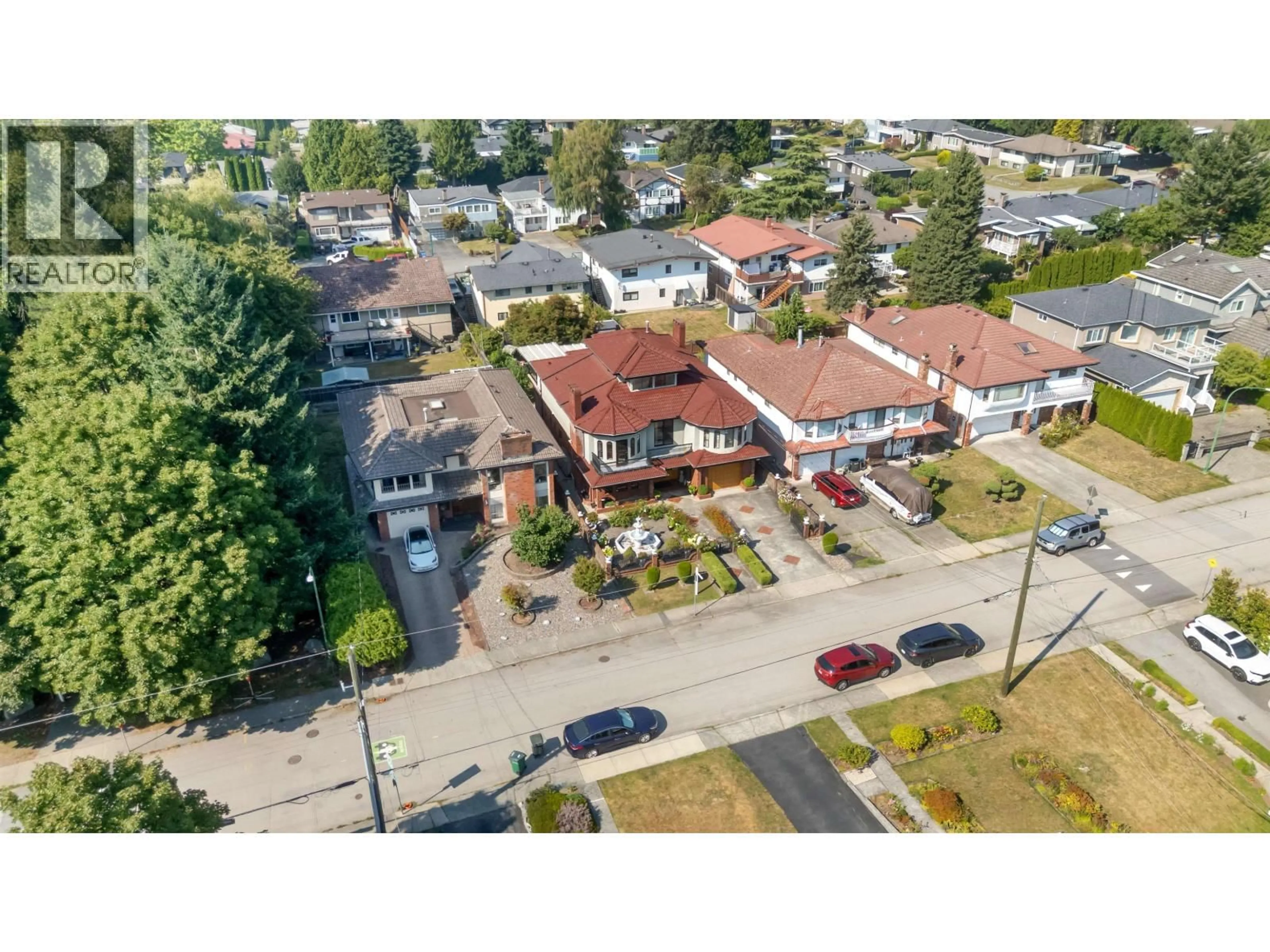 A pic from outside/outdoor area/front of a property/back of a property/a pic from drone, street for 7113 UNION STREET, Burnaby British Columbia V5A1H8