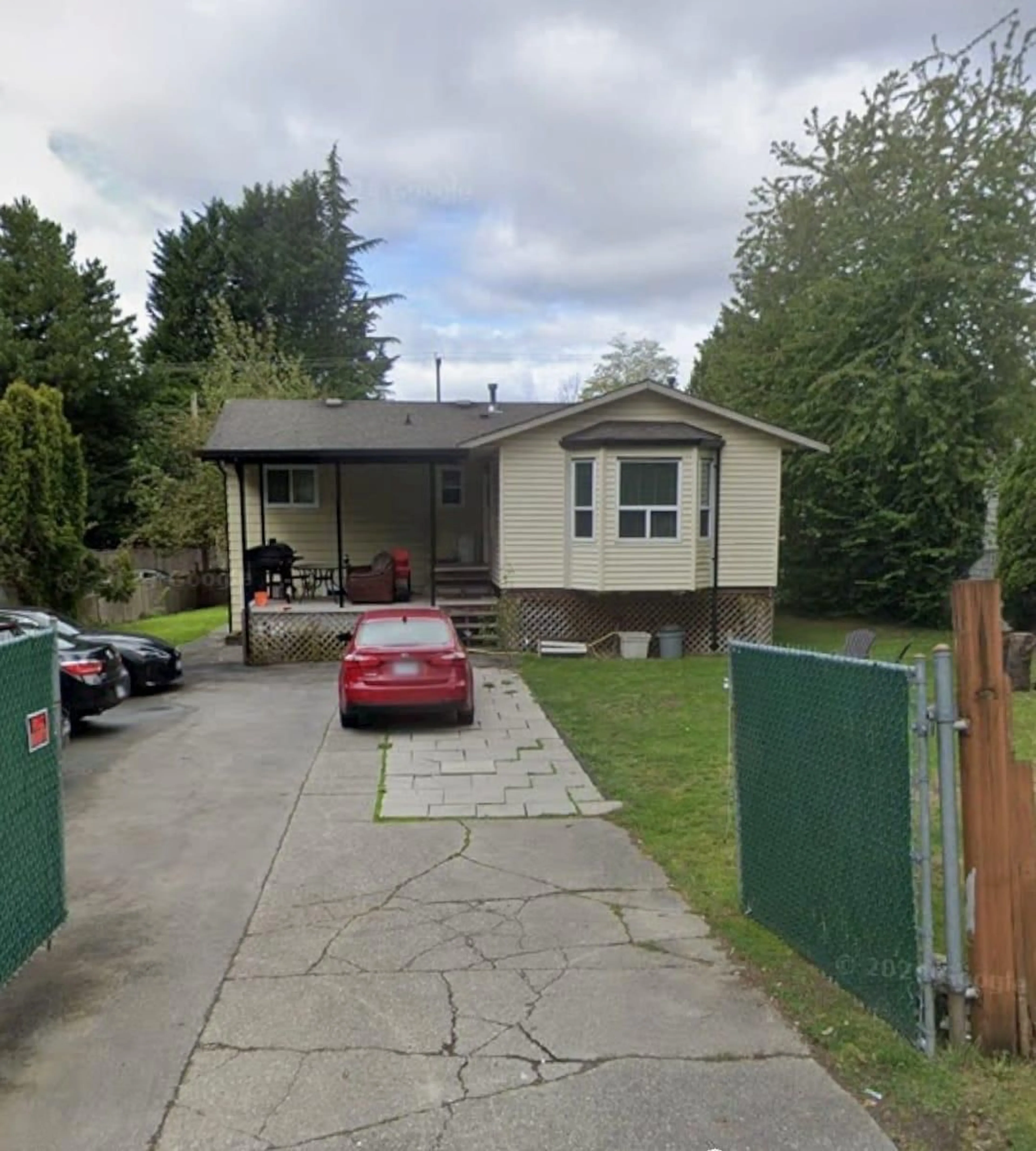 A pic from outside/outdoor area/front of a property/back of a property/a pic from drone, street for 8644 152 STREET, Surrey British Columbia V3S3N2