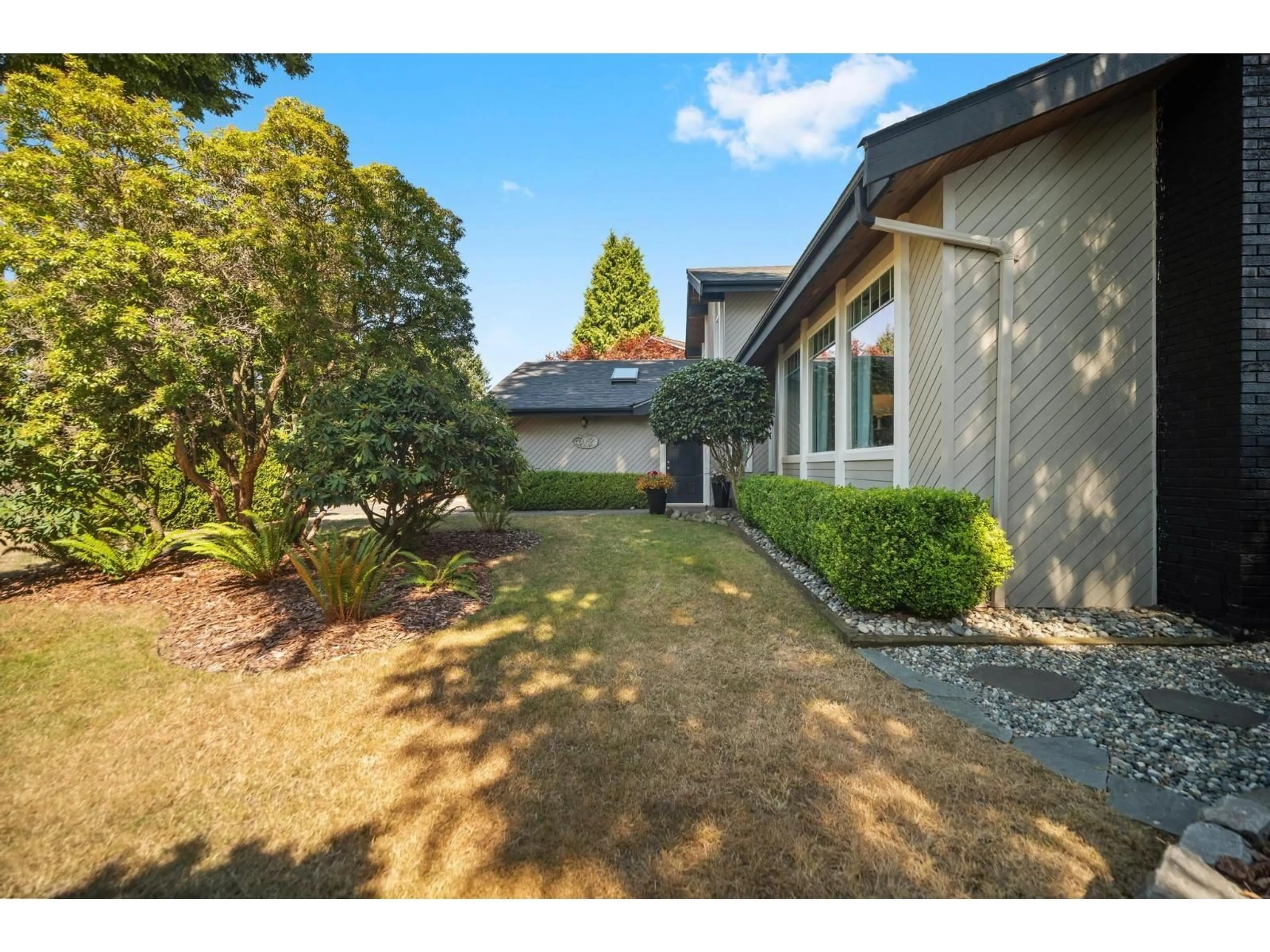 A pic from outside/outdoor area/front of a property/back of a property/a pic from drone, unknown for 14756 16A AVENUE, Surrey British Columbia V4A5M7
