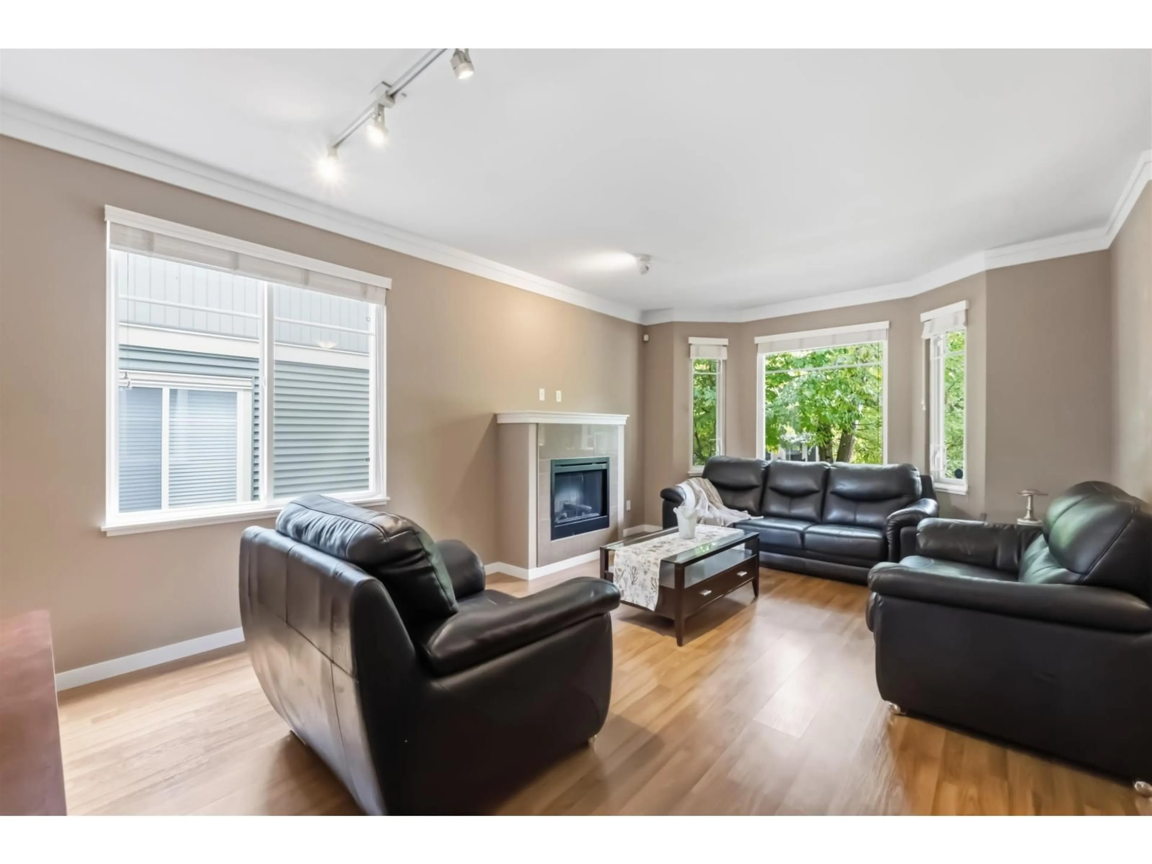 Living room with furniture, wood/laminate floor for 23 - 6575 192 STREET, Surrey British Columbia V4N5T8