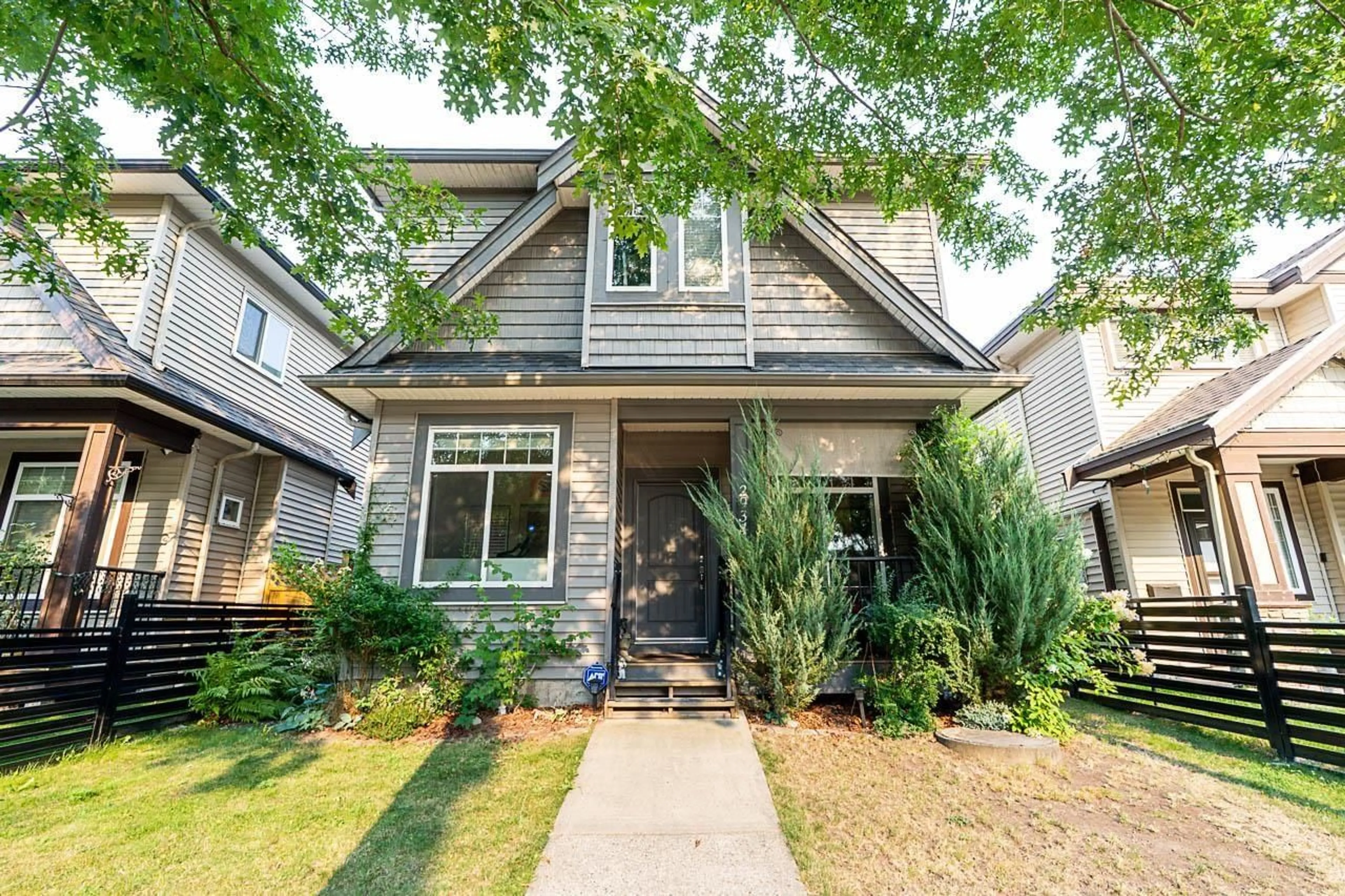 Home with vinyl exterior material, street for 2934 STATION ROAD, Abbotsford British Columbia V4X0A5