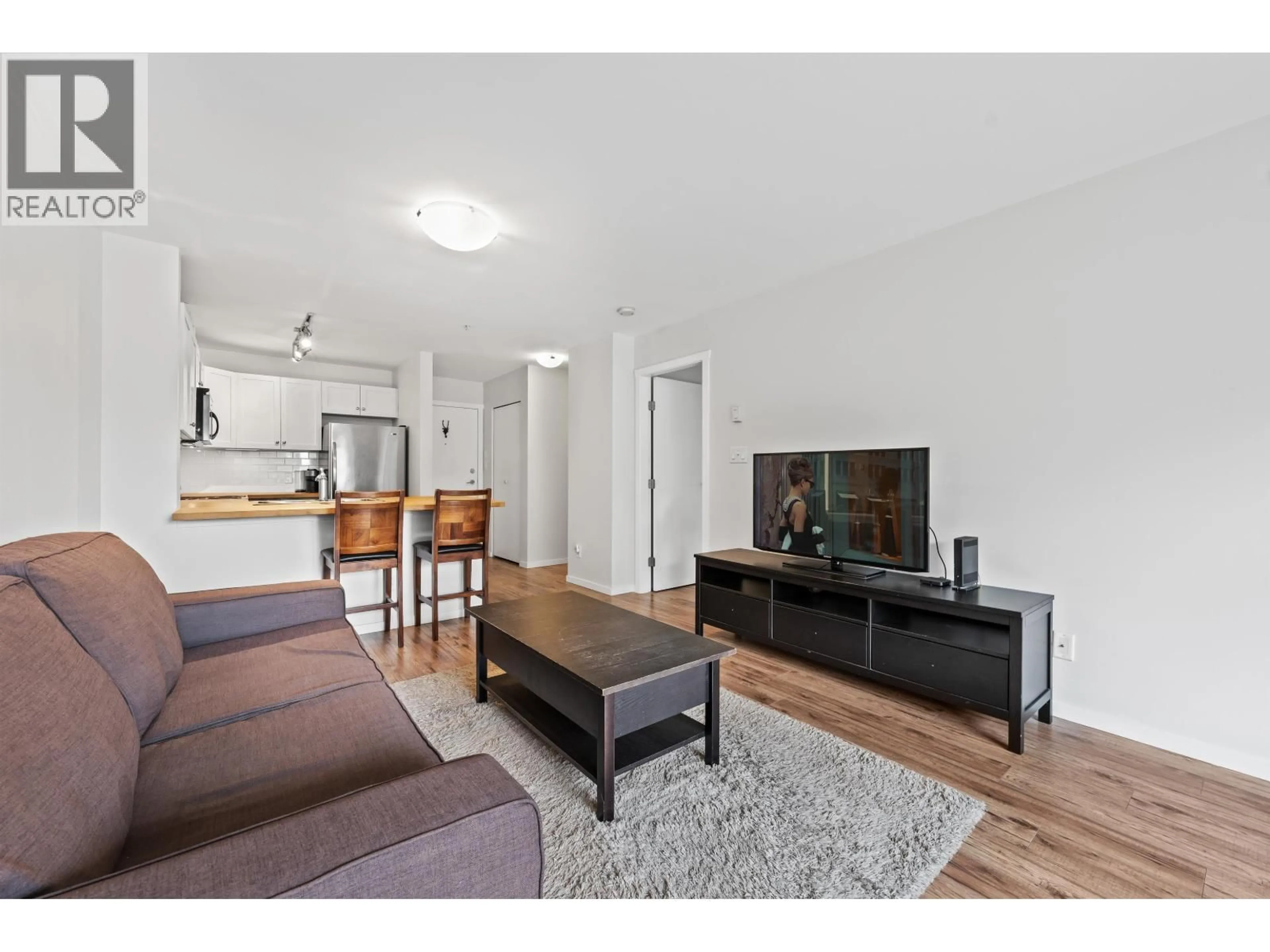 Living room with furniture, wood/laminate floor for 312 - 315 KNOX STREET, New Westminster British Columbia V3L0B5