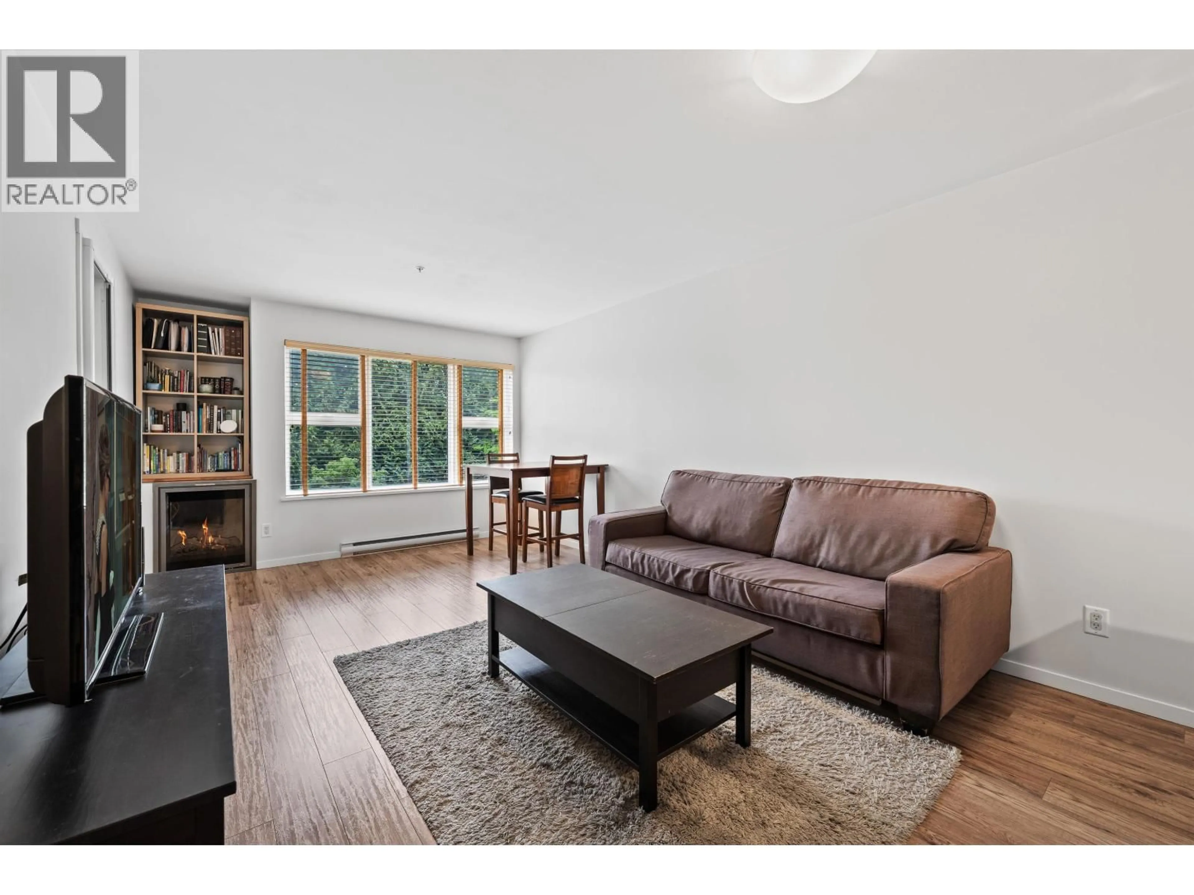 Living room with furniture, wood/laminate floor for 312 - 315 KNOX STREET, New Westminster British Columbia V3L0B5