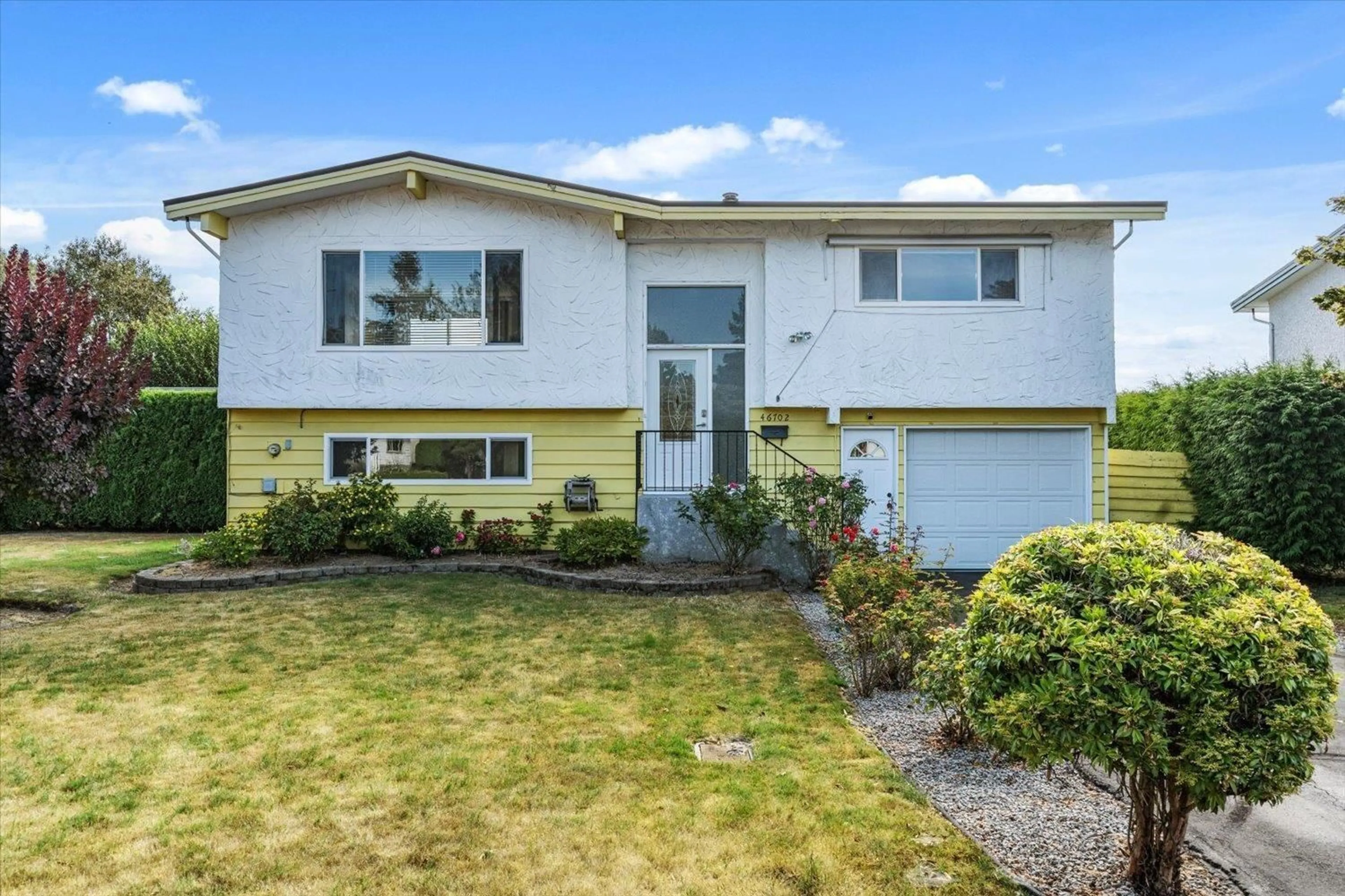 Home with vinyl exterior material, street for 46702 ARBUTUS AVENUE, Chilliwack British Columbia V2P6P4
