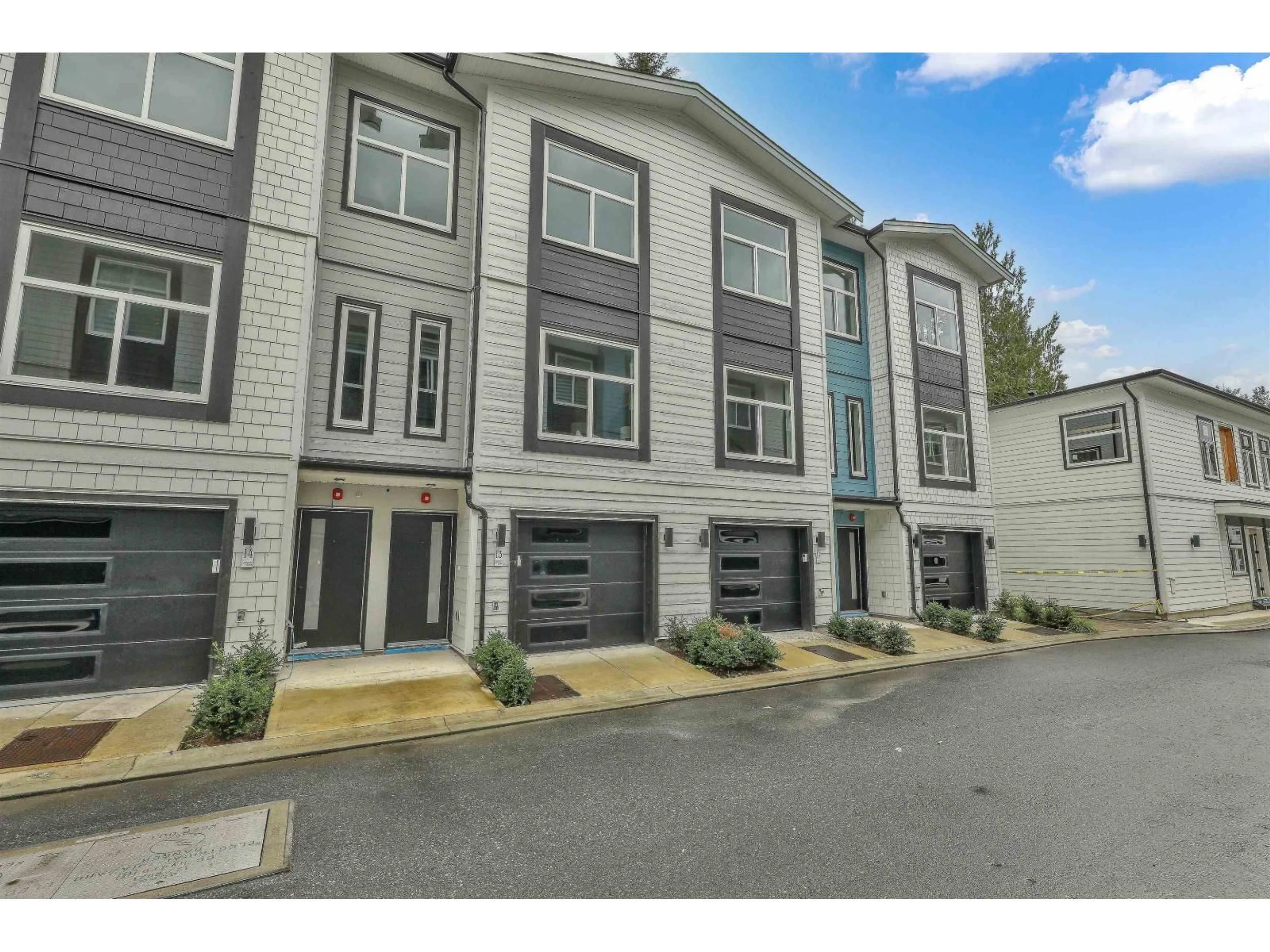 A pic from outside/outdoor area/front of a property/back of a property/a pic from drone, street for 12 - 8924 CEDAR STREET, Mission British Columbia V4S0G4