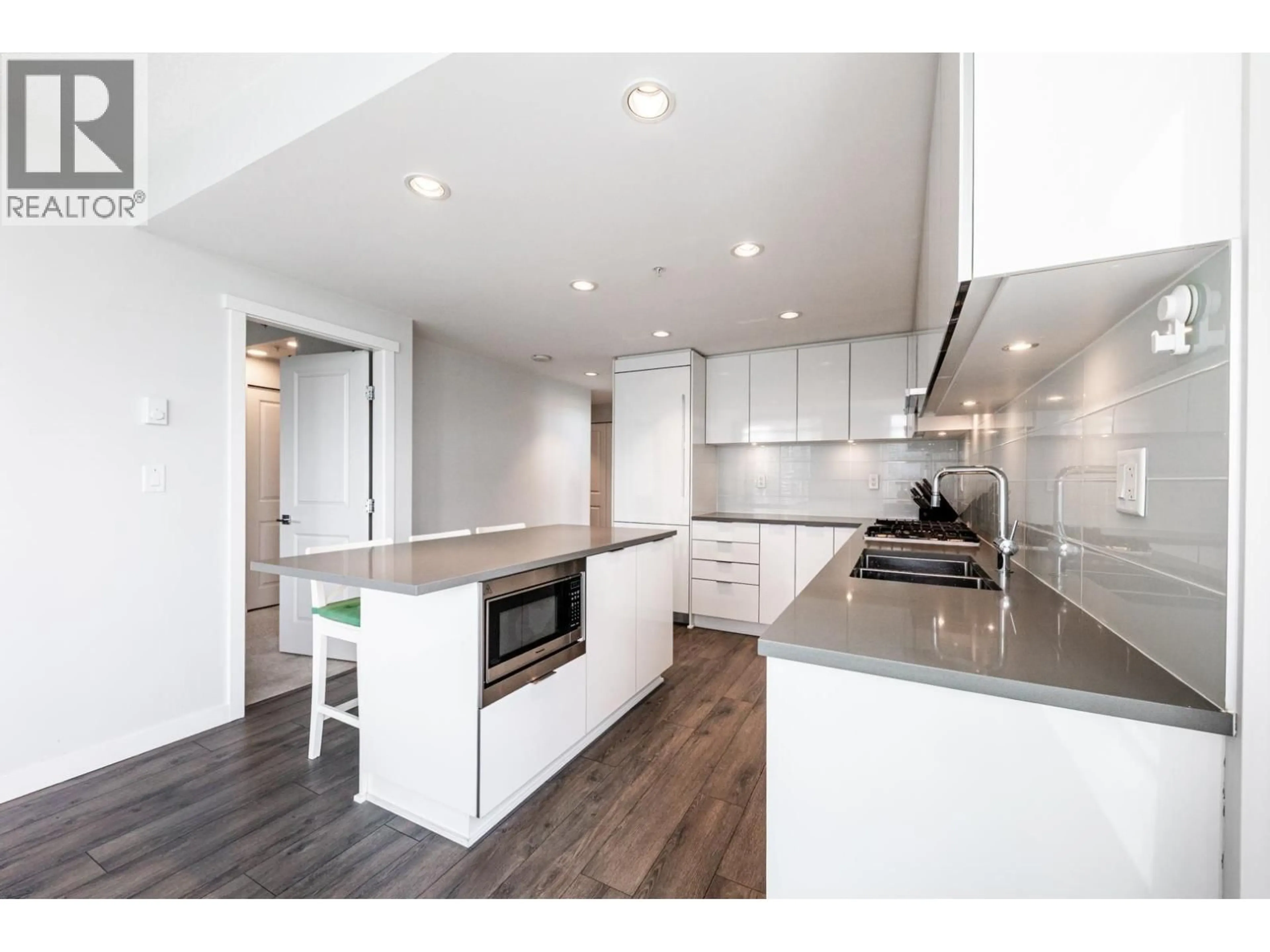 Open concept kitchen, wood/laminate floor for 2006 - 2388 MADISON AVENUE, Burnaby British Columbia V5C0K8