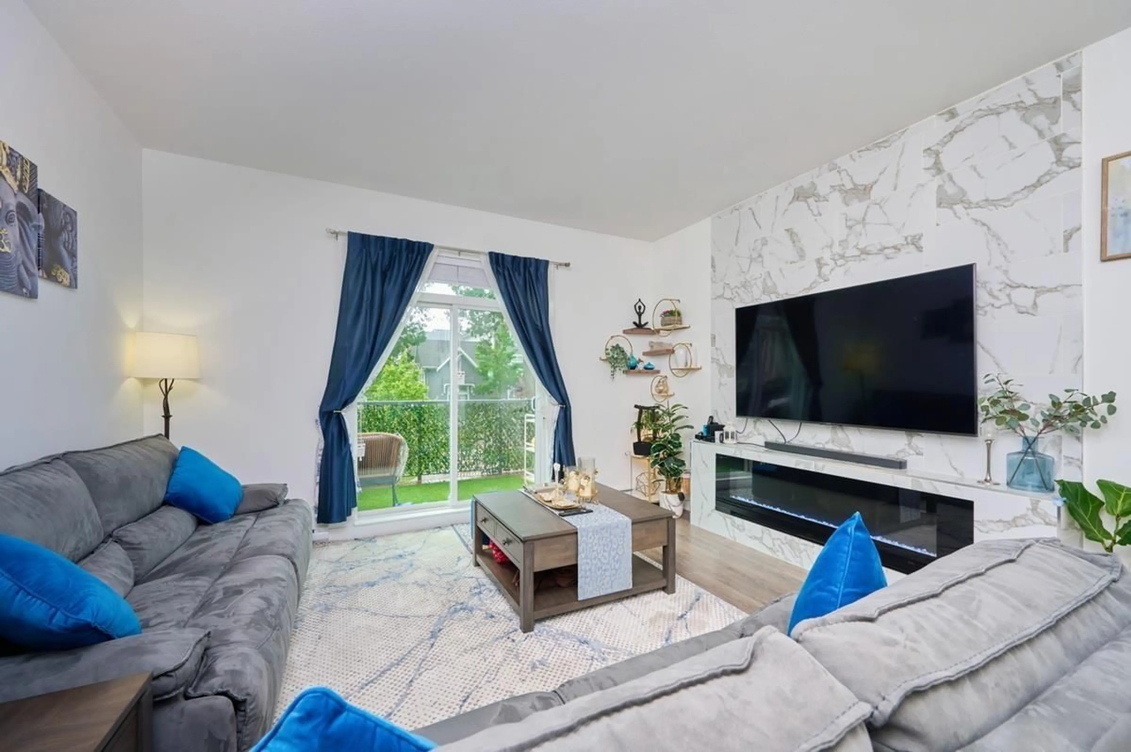 Living room with furniture, unknown for 39 - 8168 136A STREET, Surrey British Columbia V3W2Z6