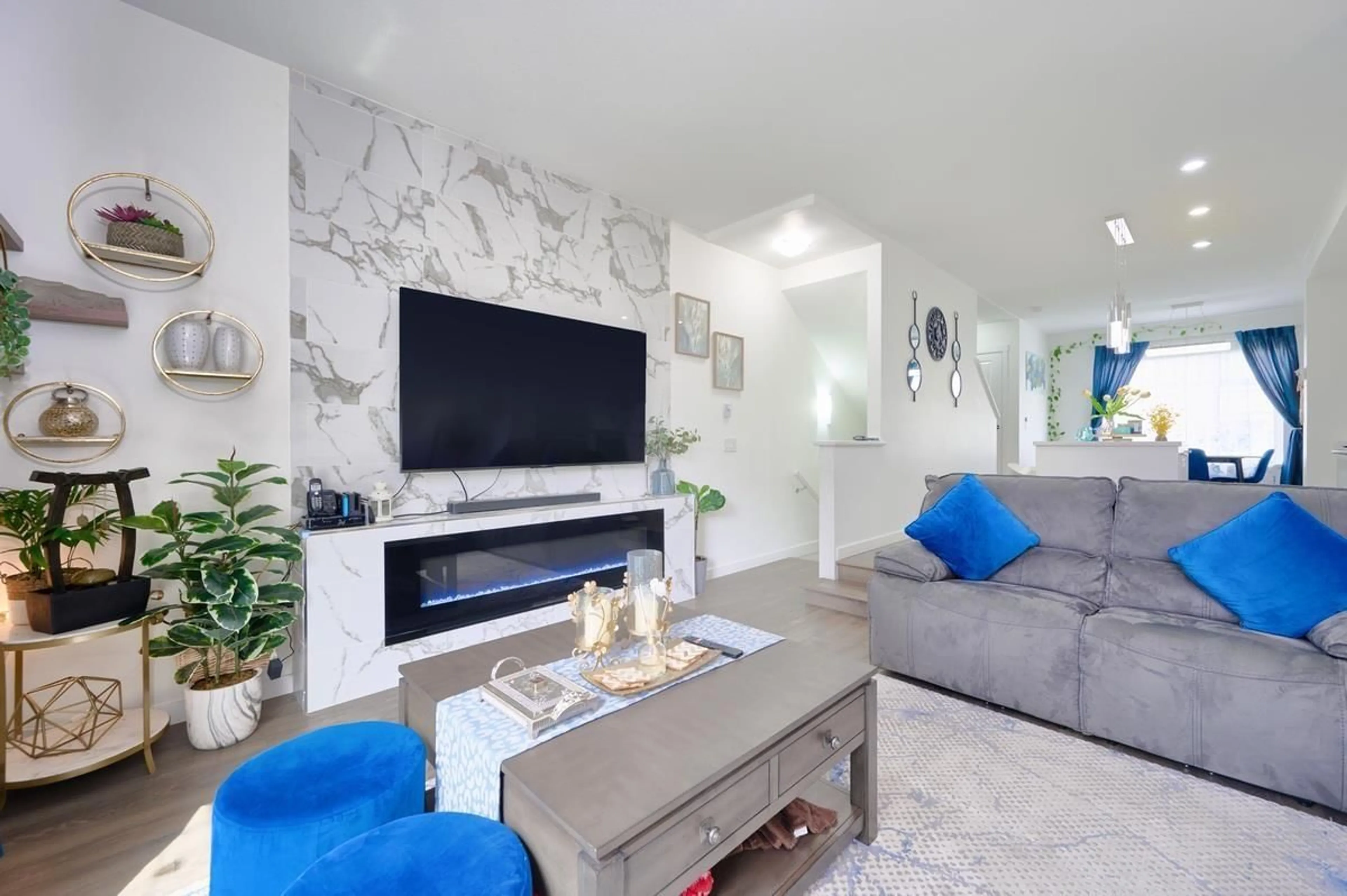 Living room with furniture, ceramic/tile floor for 39 - 8168 136A STREET, Surrey British Columbia V3W2Z6