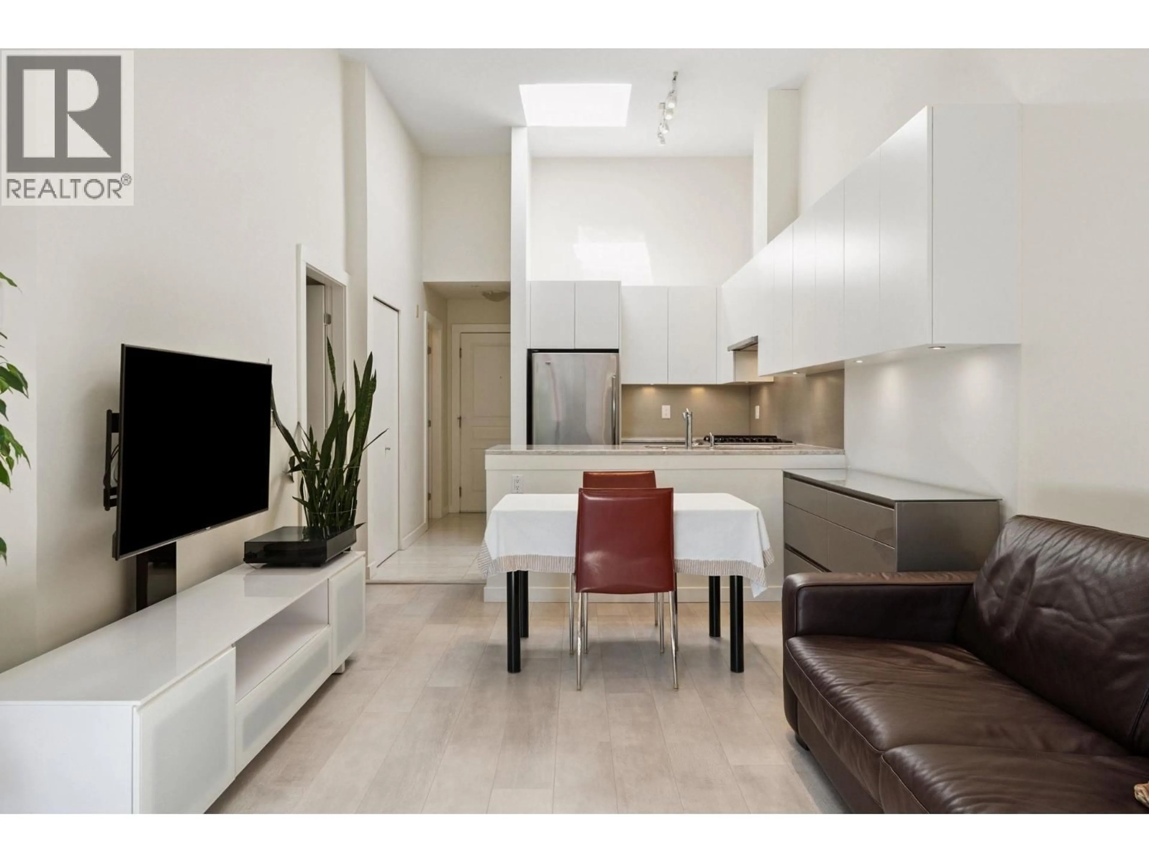 Contemporary kitchen, ceramic/tile floor for 411 - 2181 10TH AVENUE, Vancouver British Columbia V6K2H7