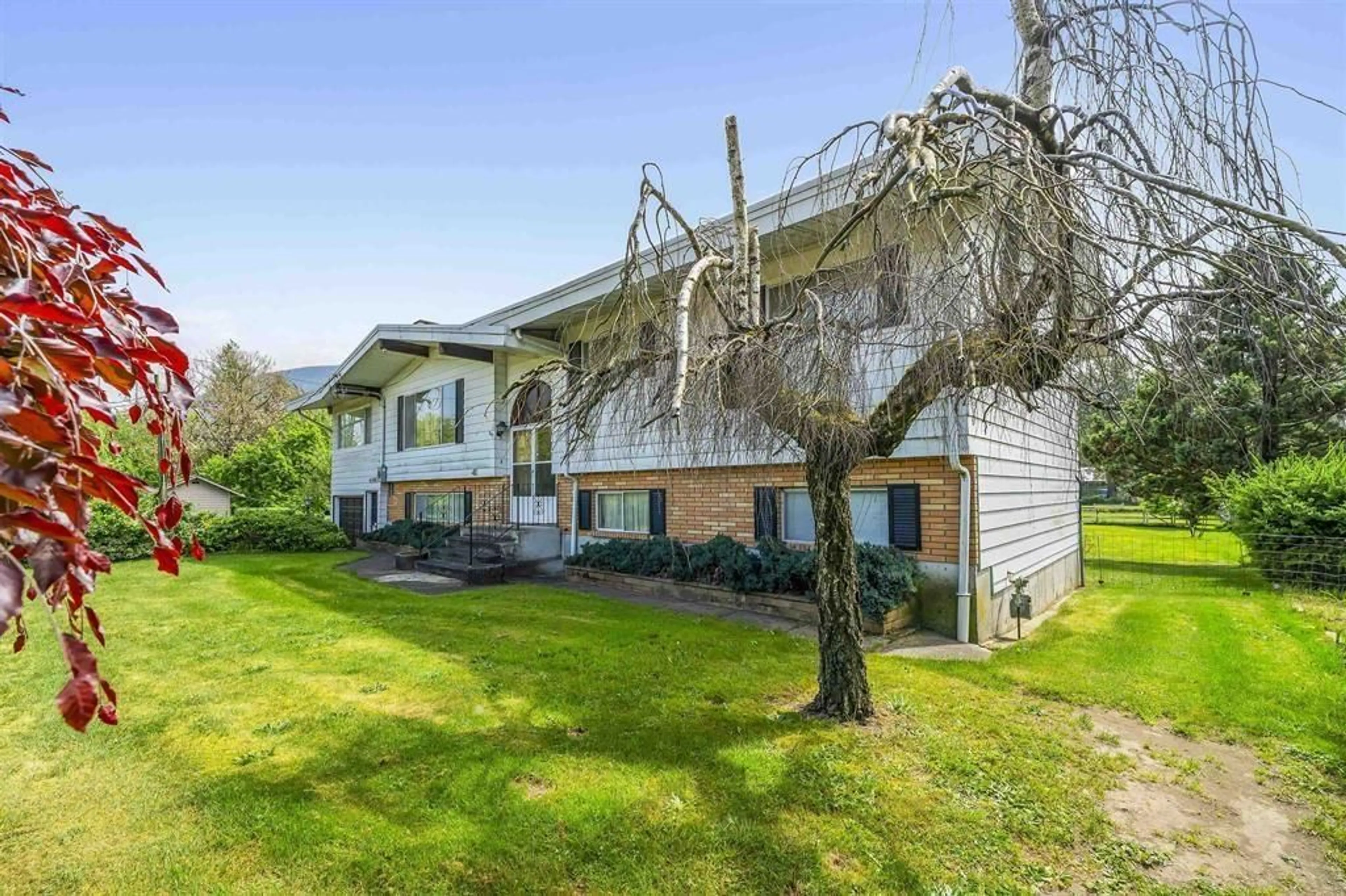 A pic from outside/outdoor area/front of a property/back of a property/a pic from drone, mountain view for 41588 YARROW CENTRAL ROAD, Yarrow British Columbia V2R5G4