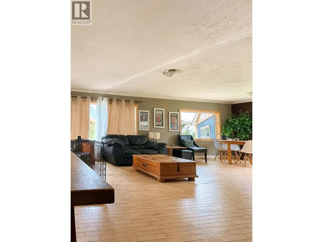 3672 BROADWAY AVENUE, Smithers 5