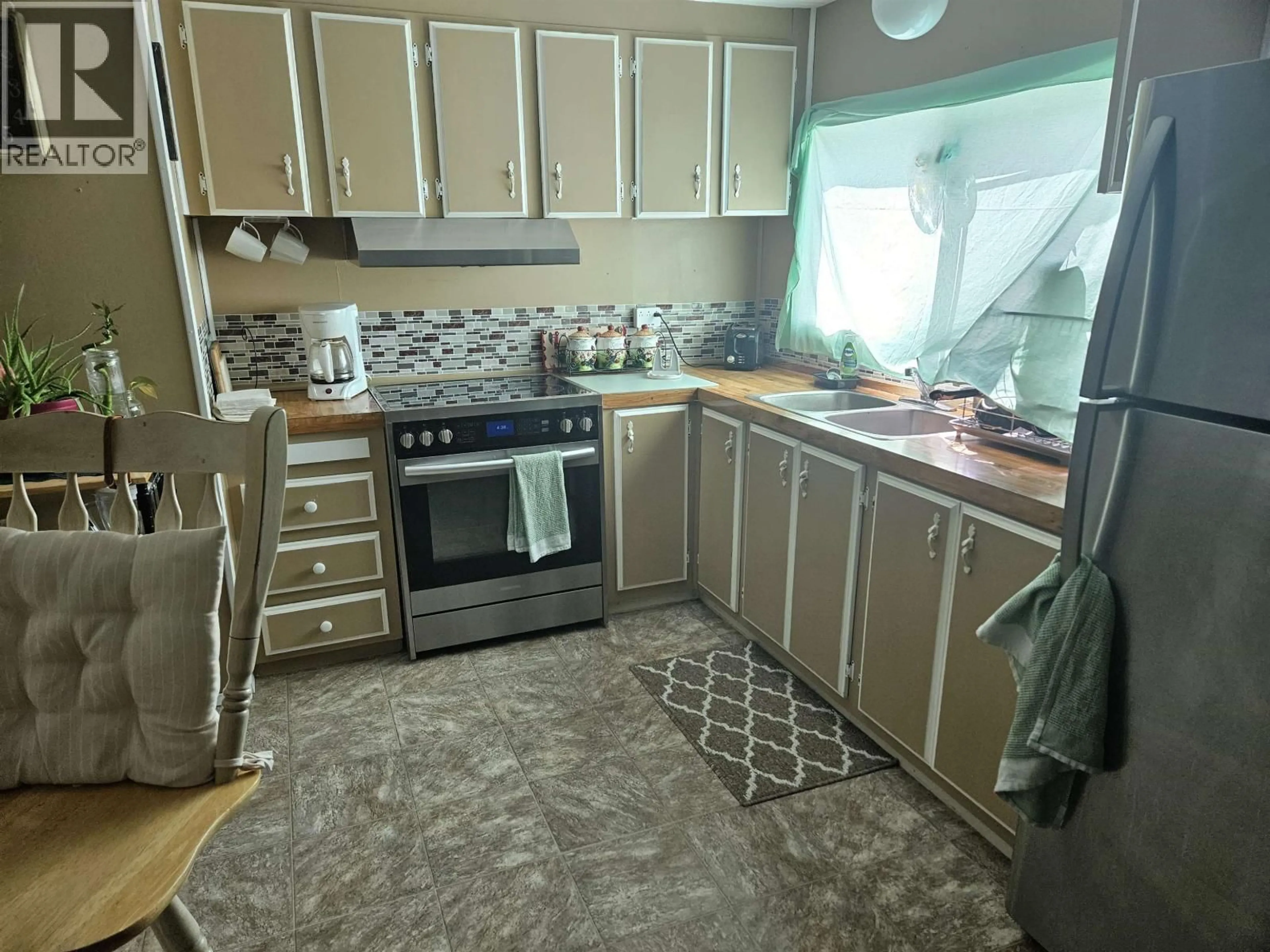 Standard kitchen, unknown for 1182 THIRD AVENUE, Williams Lake British Columbia V2G1Y2