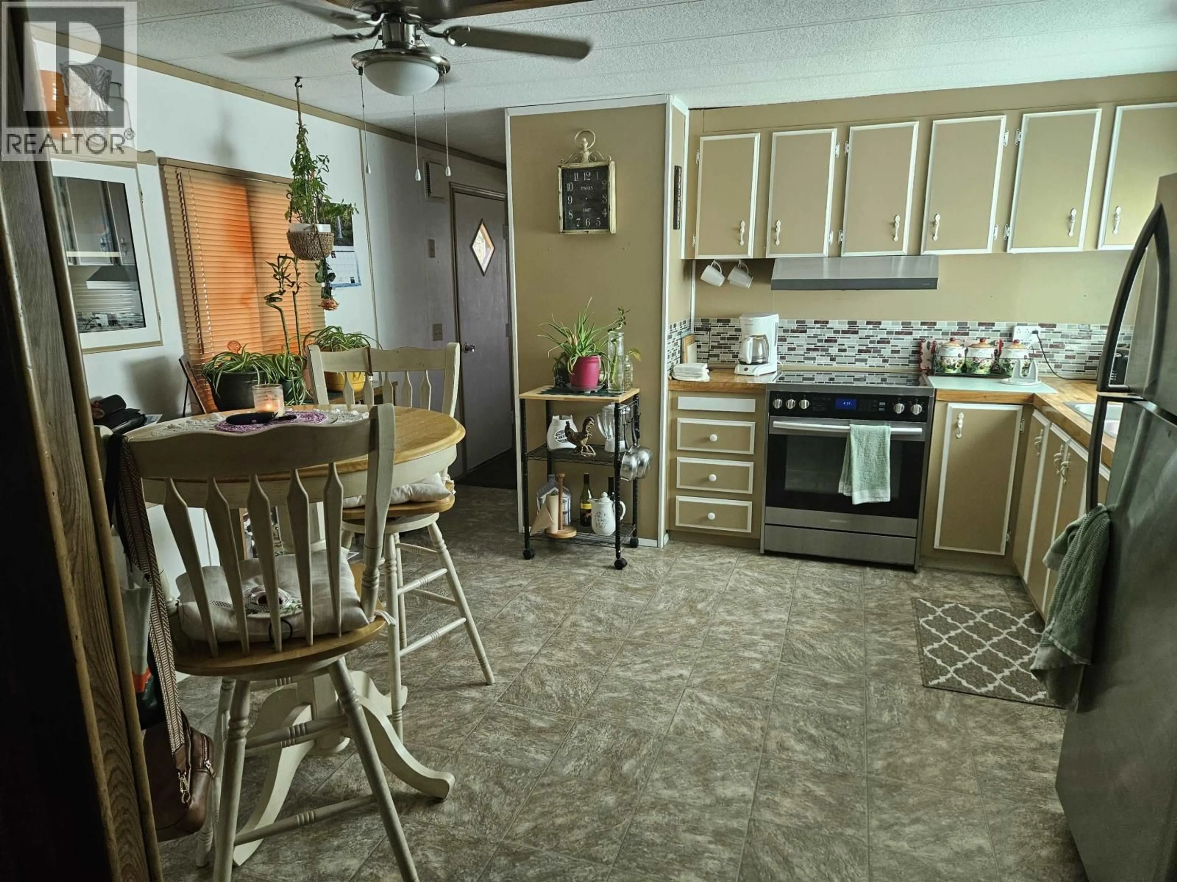 Standard kitchen, ceramic/tile floor for 1182 THIRD AVENUE, Williams Lake British Columbia V2G1Y2