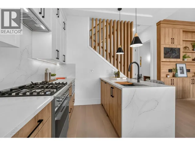 2 - 3271 GEORGIA STREET, Vancouver 4