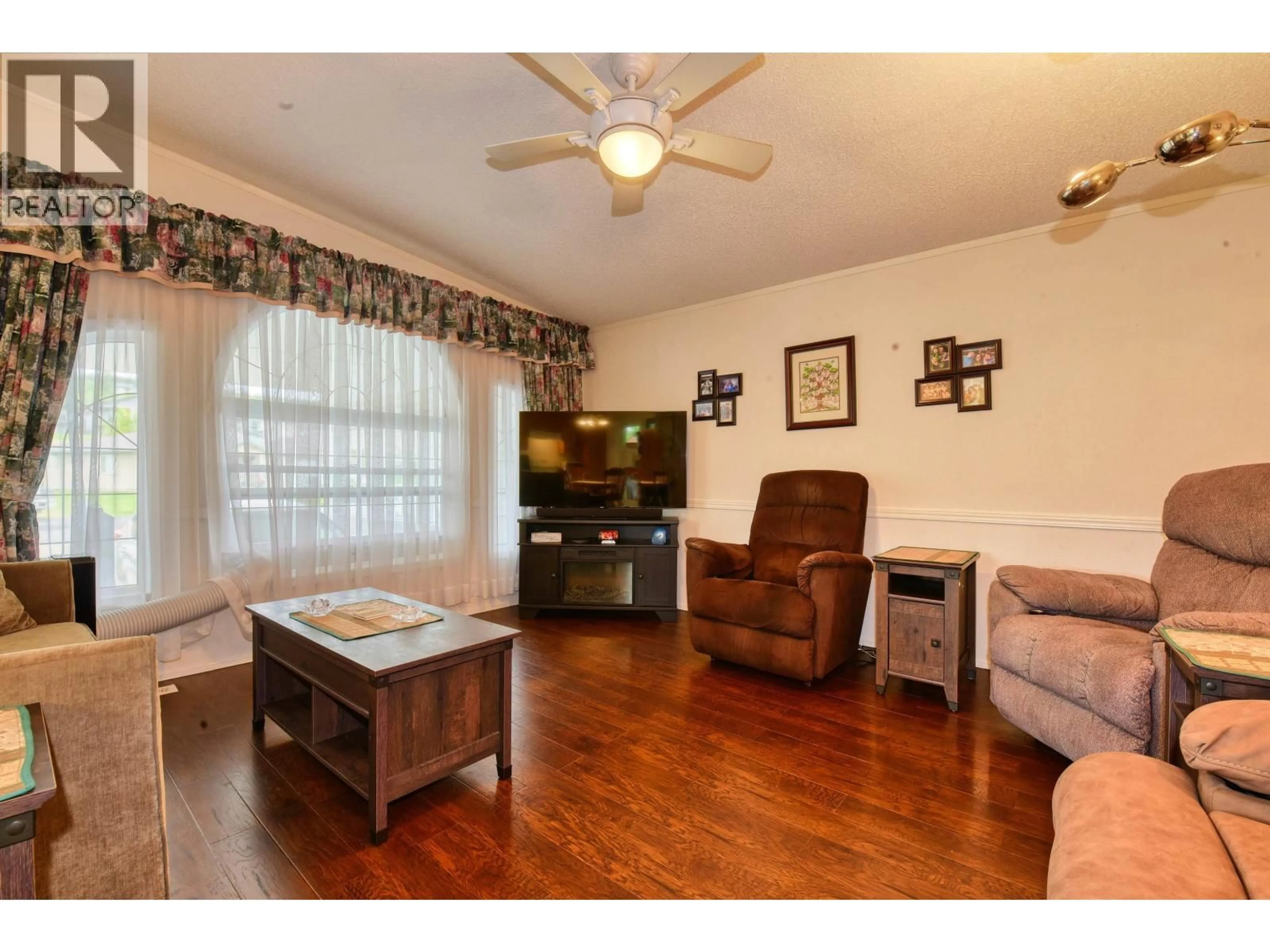Living room with furniture, wood/laminate floor for 110 - 375 MANDARINO PLACE, Williams Lake British Columbia V2G4V3