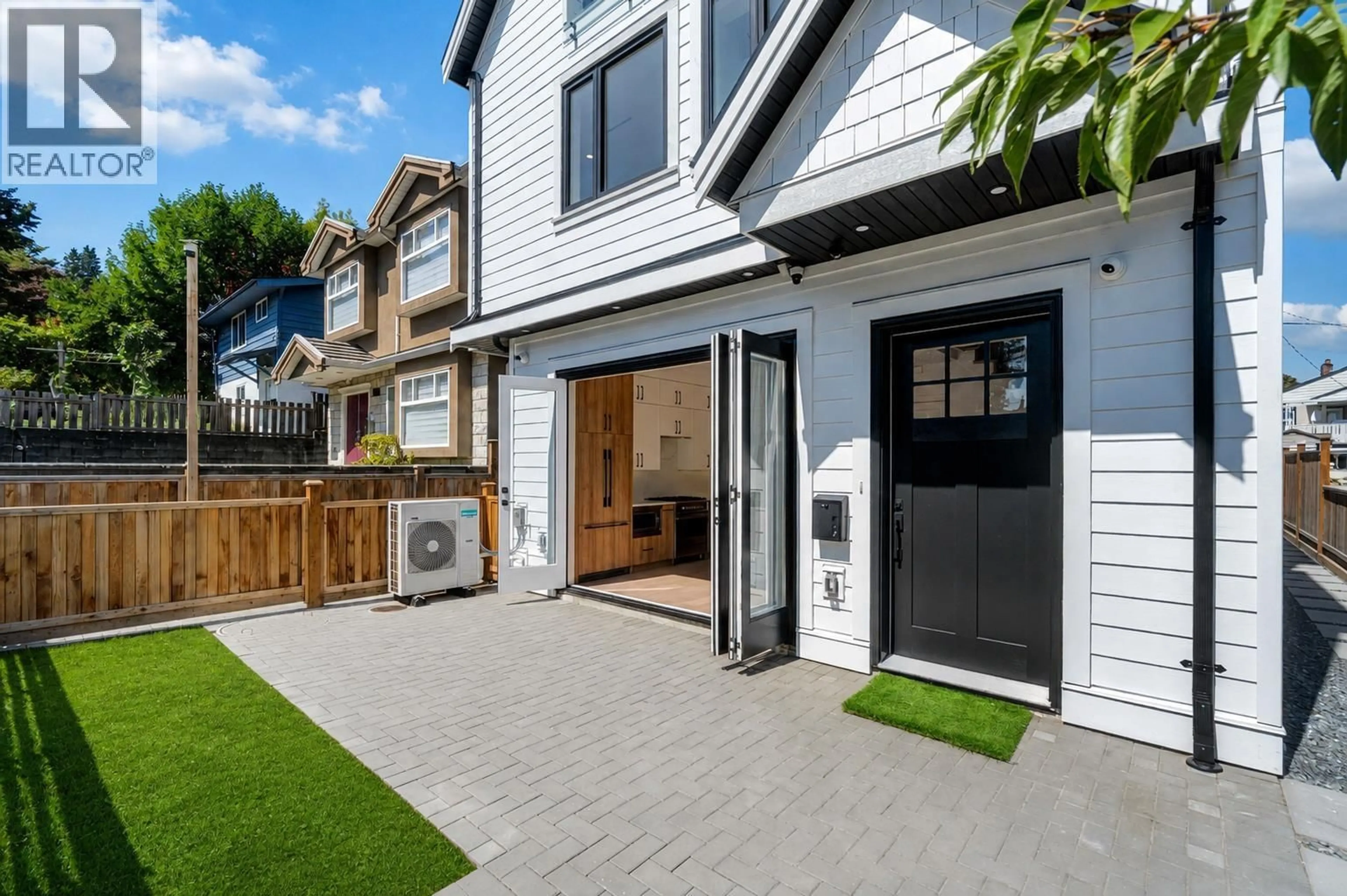 Unknown for 1 - 3271 E GEORGIA STREET, Vancouver British Columbia V5K2L2