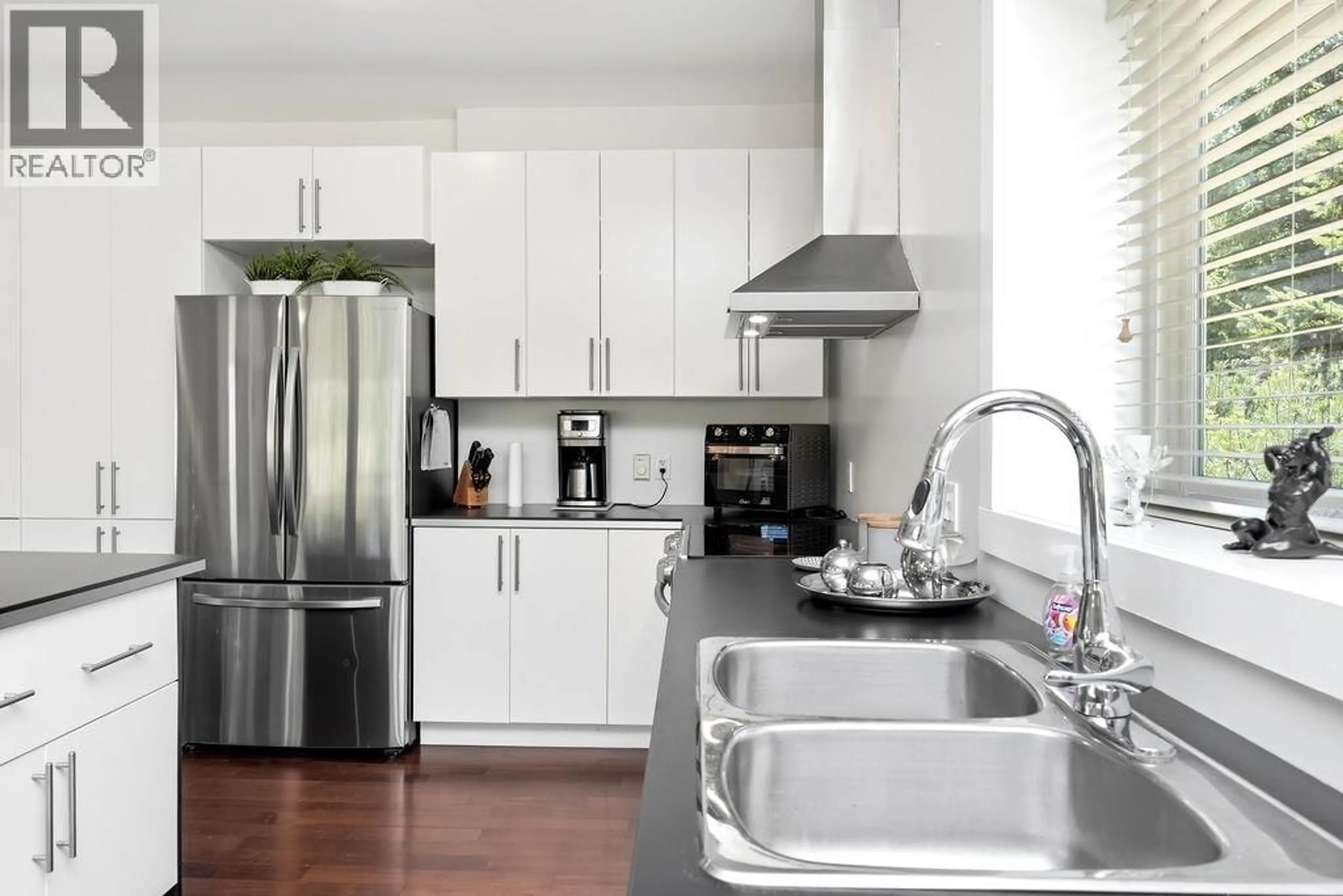 Contemporary kitchen, unknown for 1 - 5778 MARINE WAY, Sechelt British Columbia V7Z0L8
