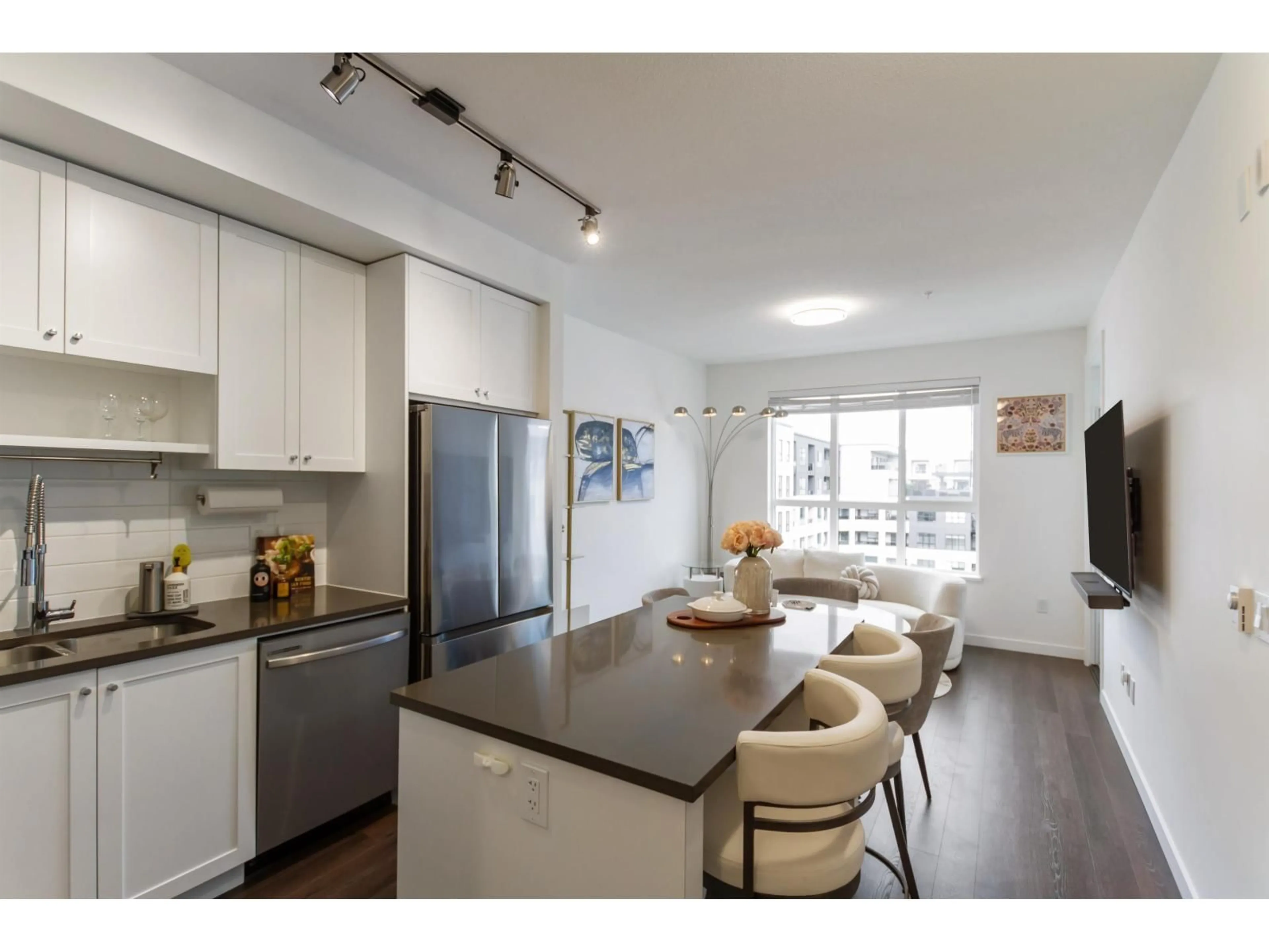 Open concept kitchen, unknown for 504 - 15738 85 AVENUE, Surrey British Columbia V4N6Y1