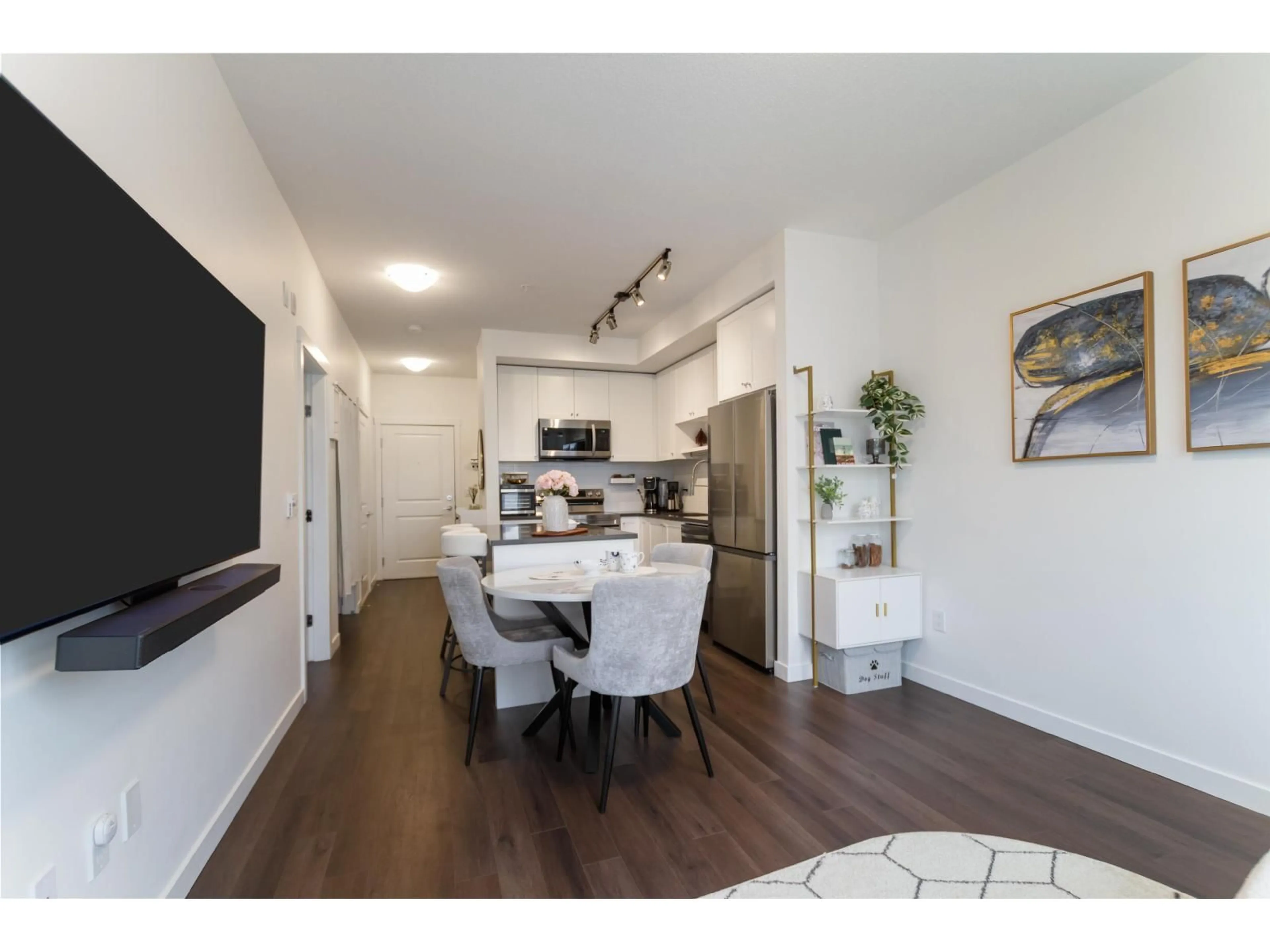 Open concept kitchen, wood/laminate floor for 504 - 15738 85 AVENUE, Surrey British Columbia V4N6Y1