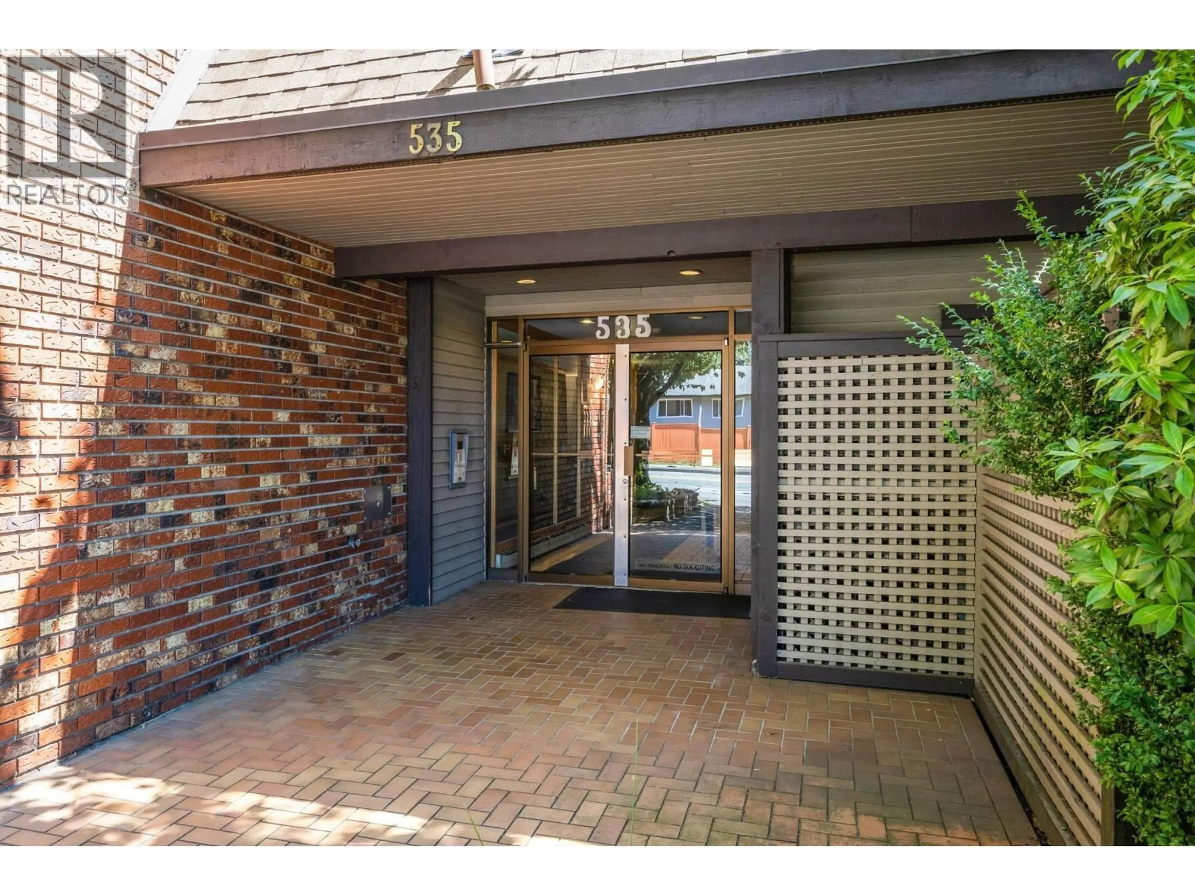 Indoor foyer for 301 - 535 BLUE MOUNTAIN STREET, Coquitlam British Columbia V3J4R2