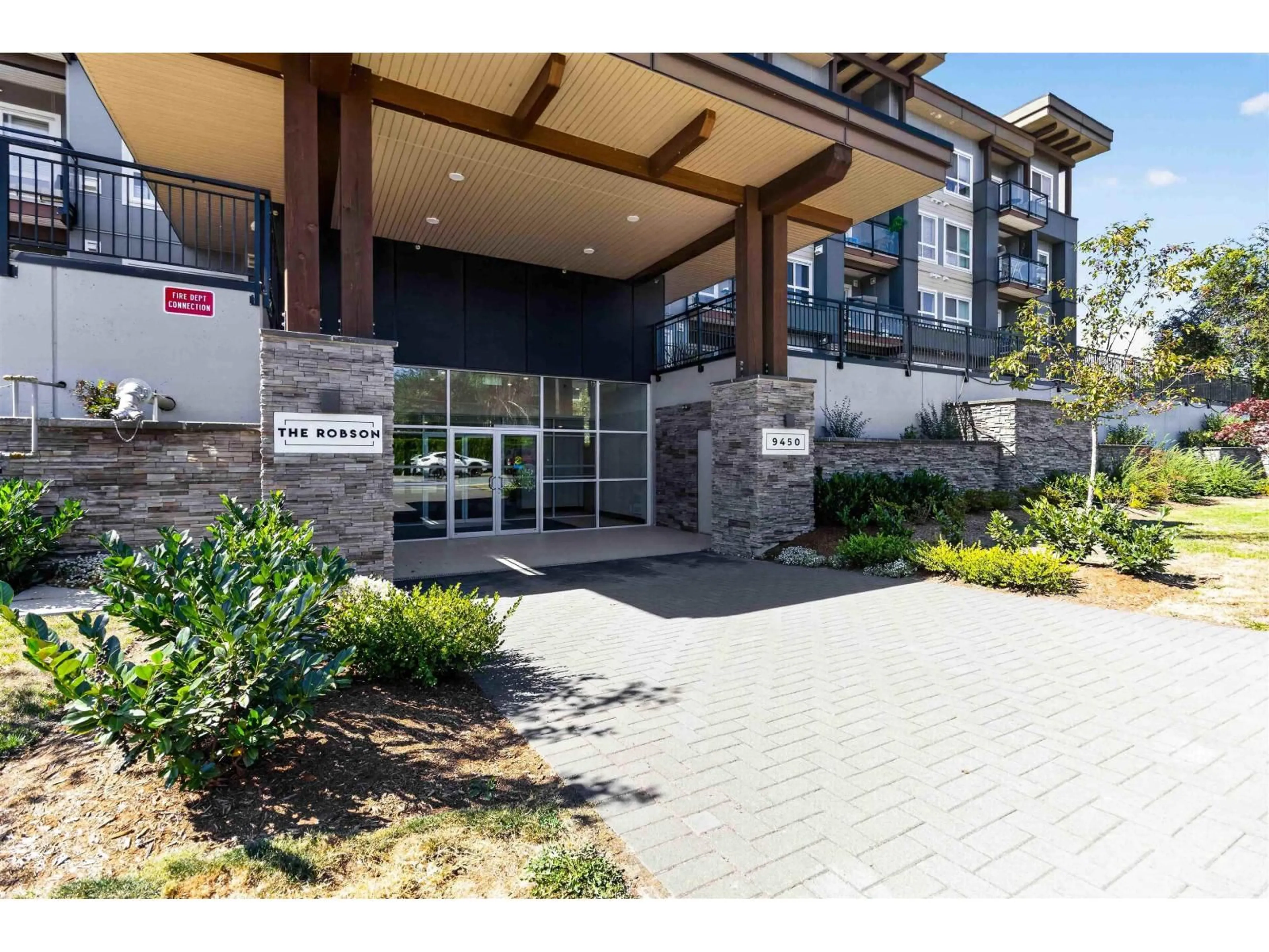 Indoor foyer for 403 - 9450 ROBSON STREET, Chilliwack British Columbia V2P0L7