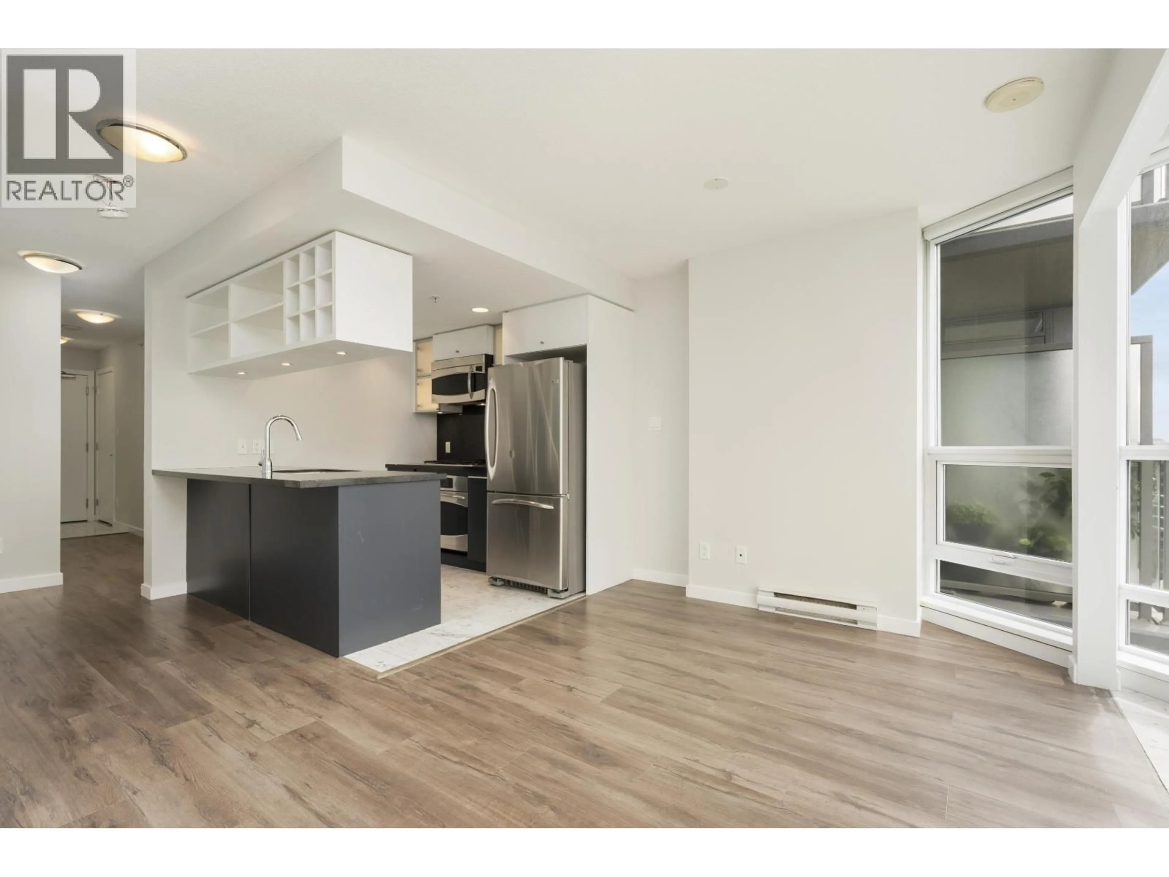 Open concept kitchen, wood/laminate floor for 2110 - 833 SEYMOUR STREET, Vancouver British Columbia V6B0G4