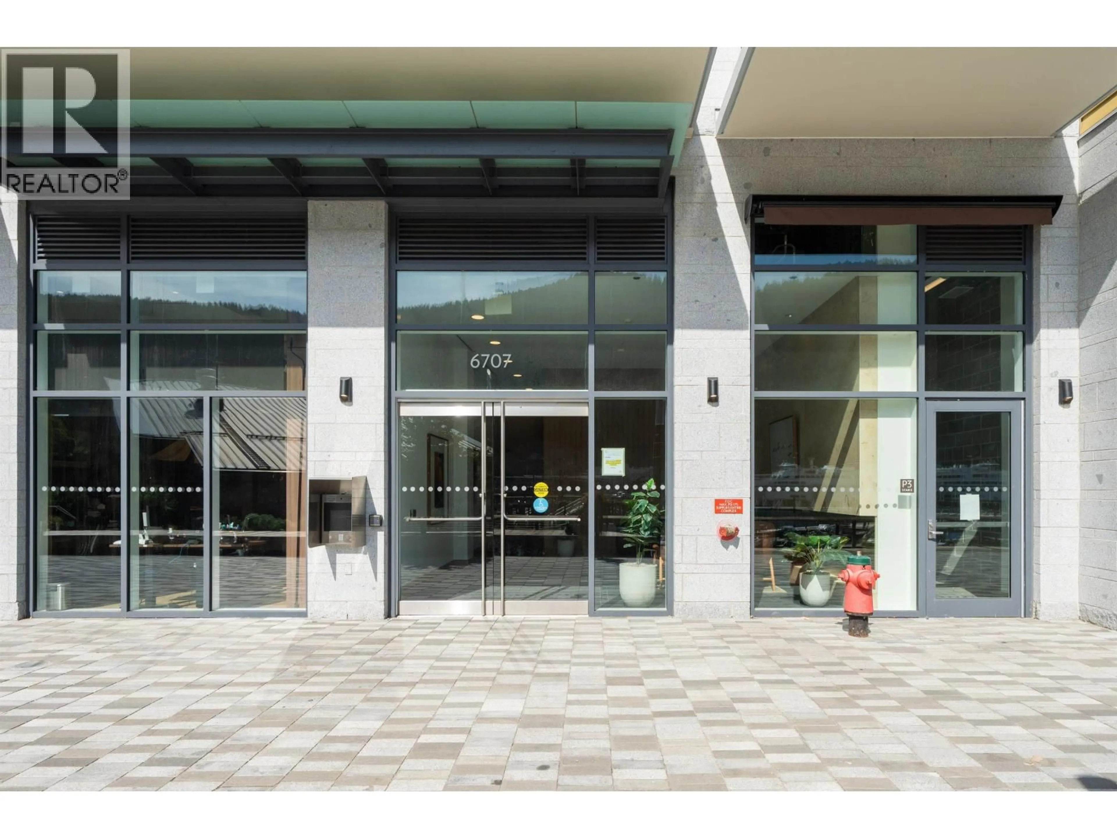 Indoor foyer for 305 - 6707 NELSON AVENUE, West Vancouver British Columbia V7W2B2