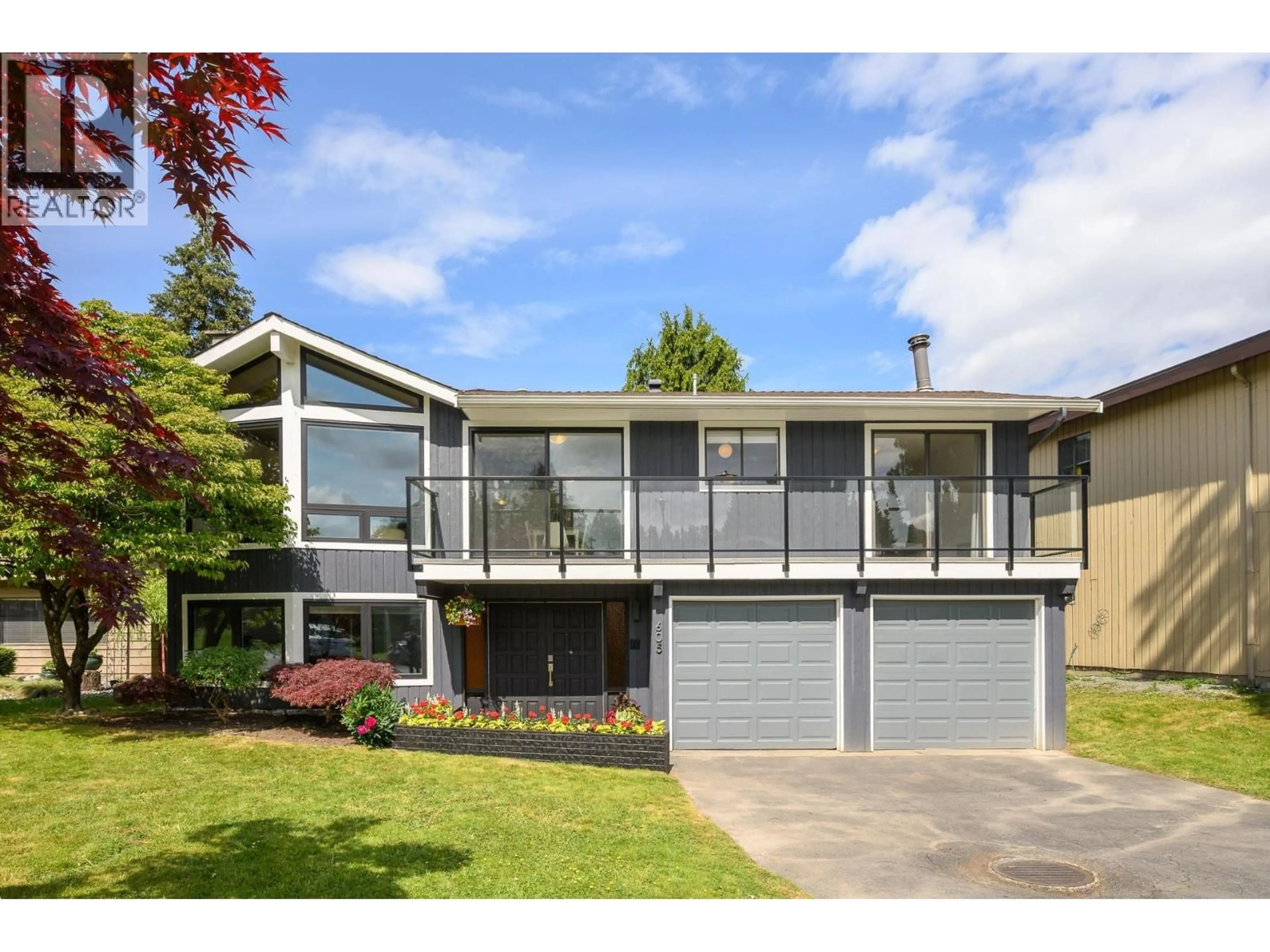 Home with vinyl exterior material, street for 605 ALLISON PLACE, New Westminster British Columbia V3L5C1