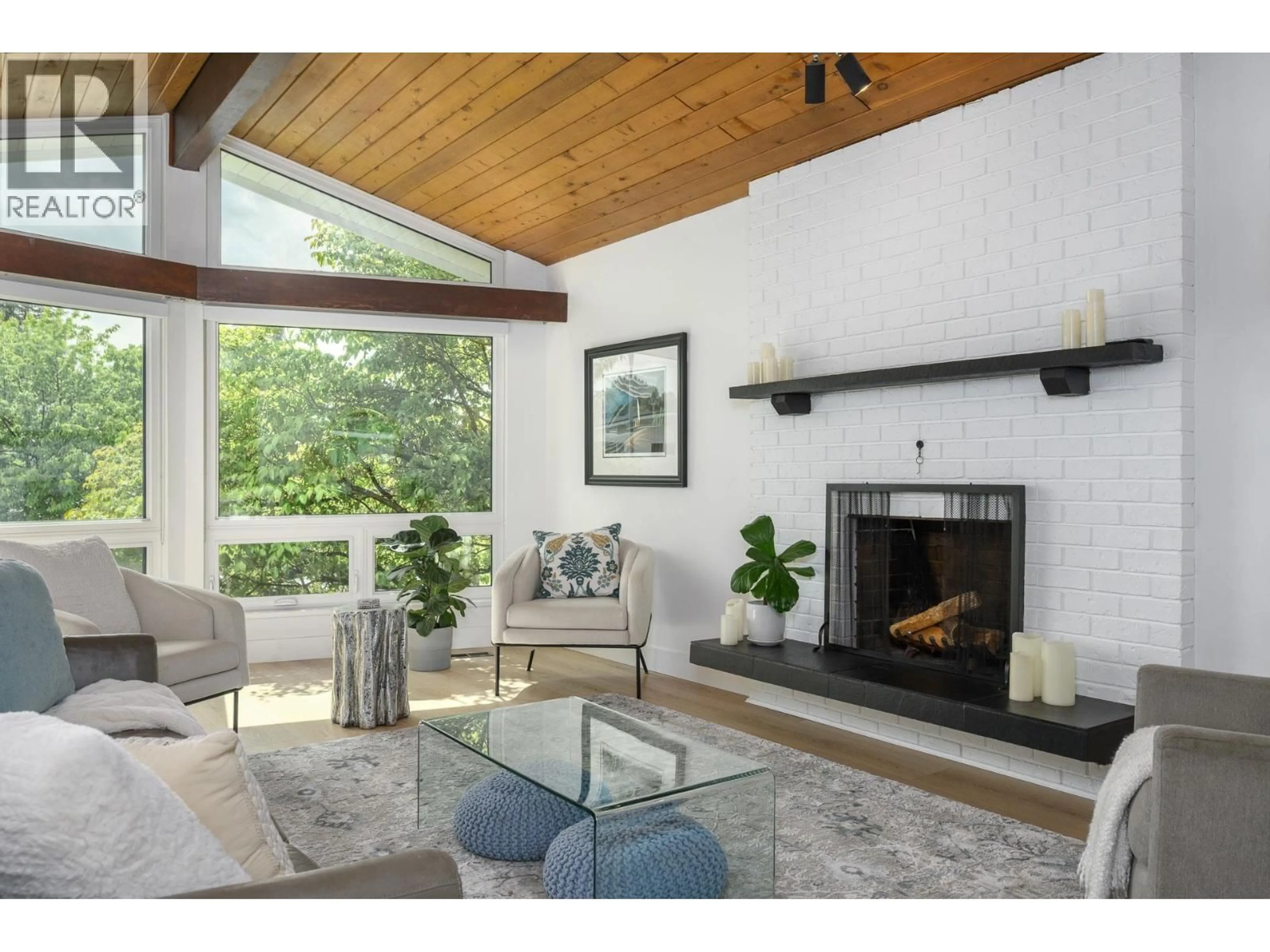 Living room with furniture, unknown for 605 ALLISON PLACE, New Westminster British Columbia V3L5C1