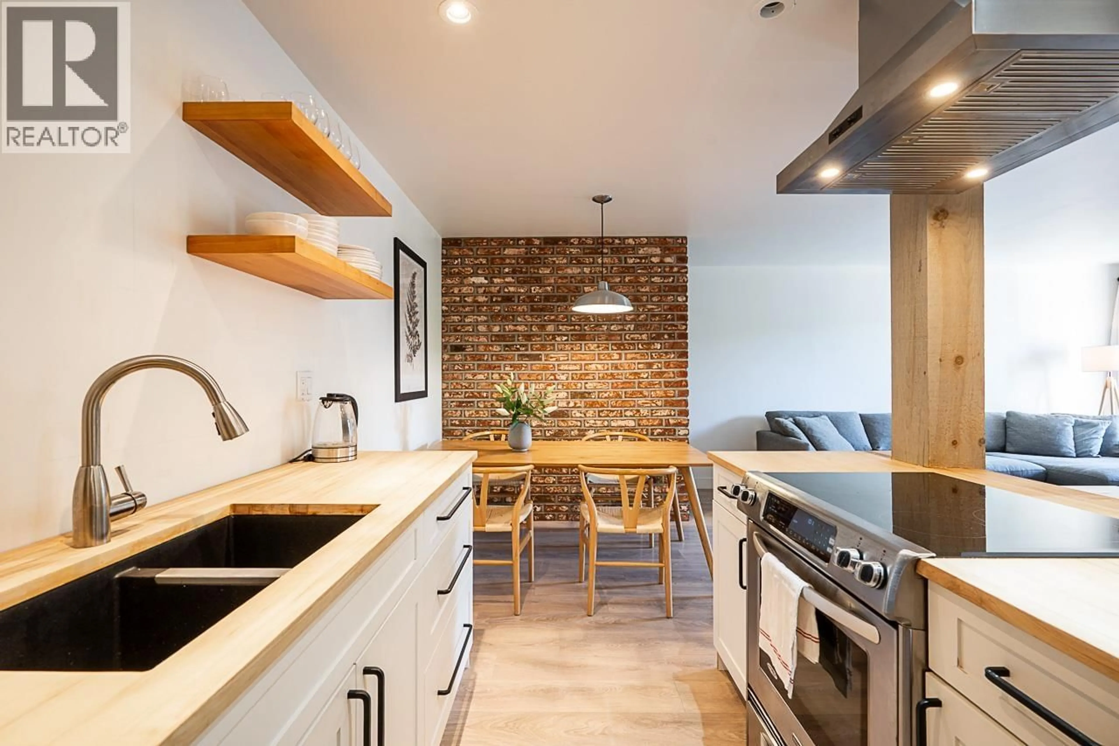 Contemporary kitchen, unknown for 201 - 1103 HOWIE AVENUE, Coquitlam British Columbia V3J1T9