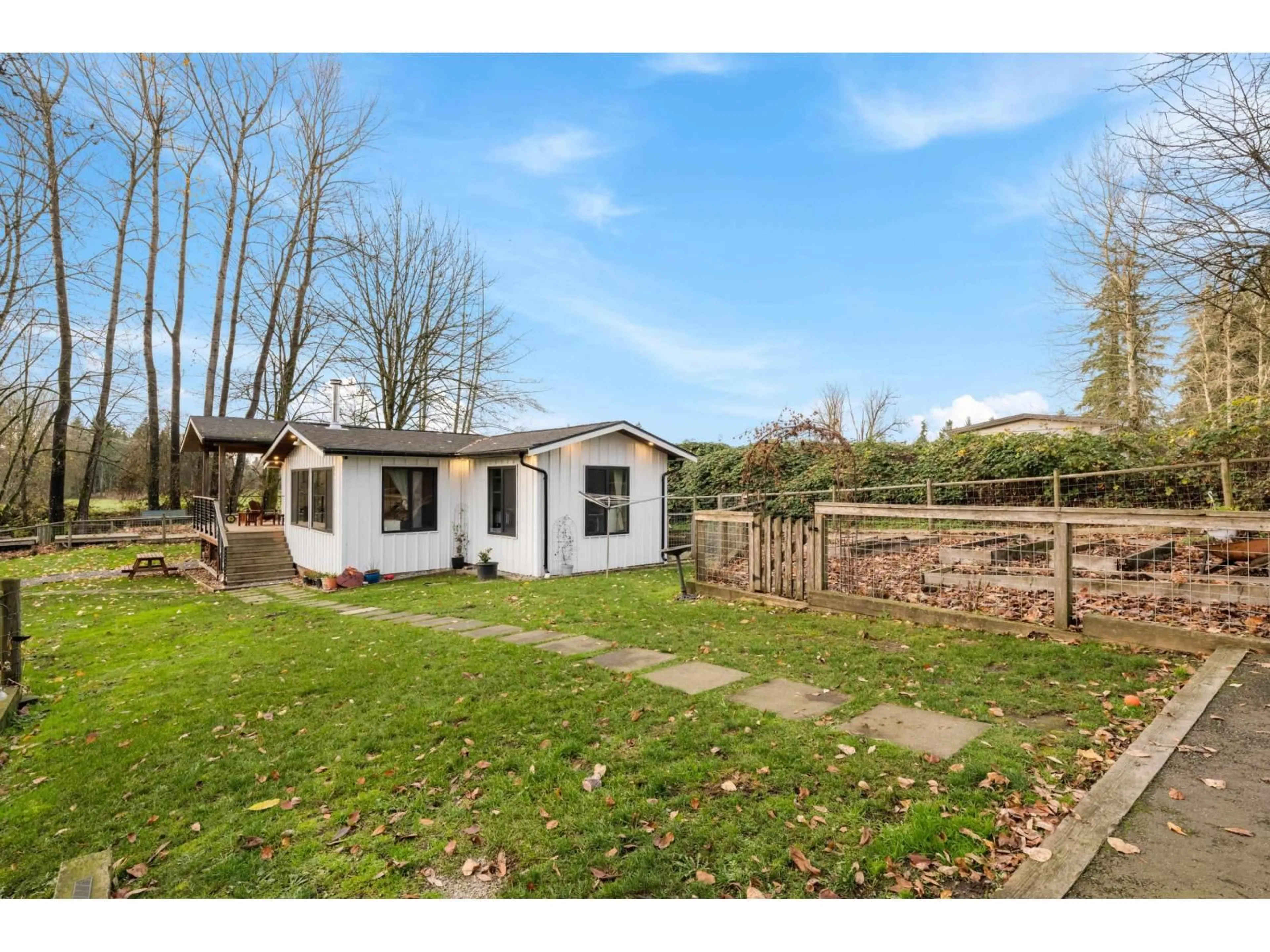 A pic from outside/outdoor area/front of a property/back of a property/a pic from drone, street for 6271 272 STREET, Langley British Columbia V4W1P6