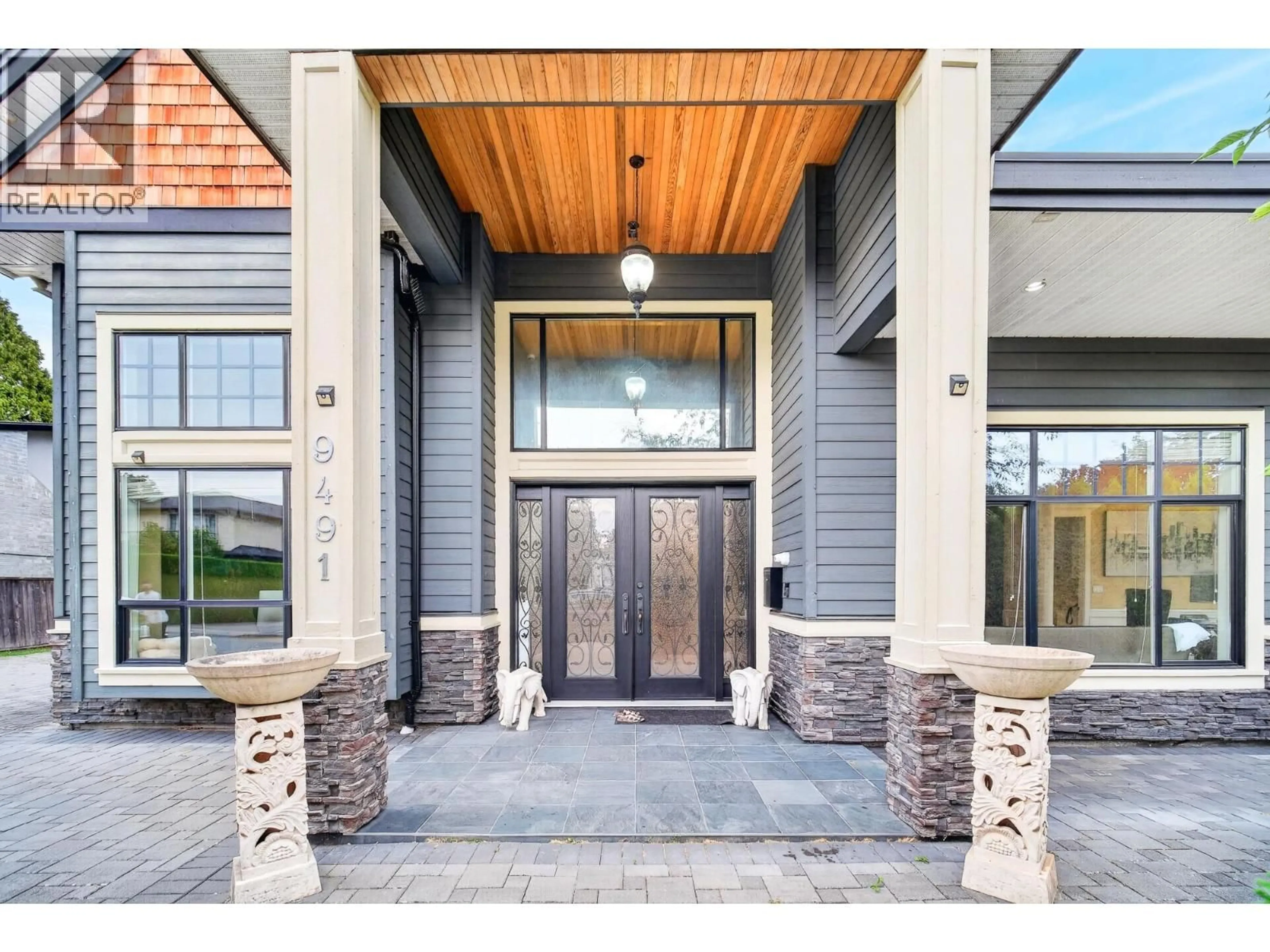 Indoor entryway for 9491 GLENBROOK DRIVE, Richmond British Columbia V7A1X9