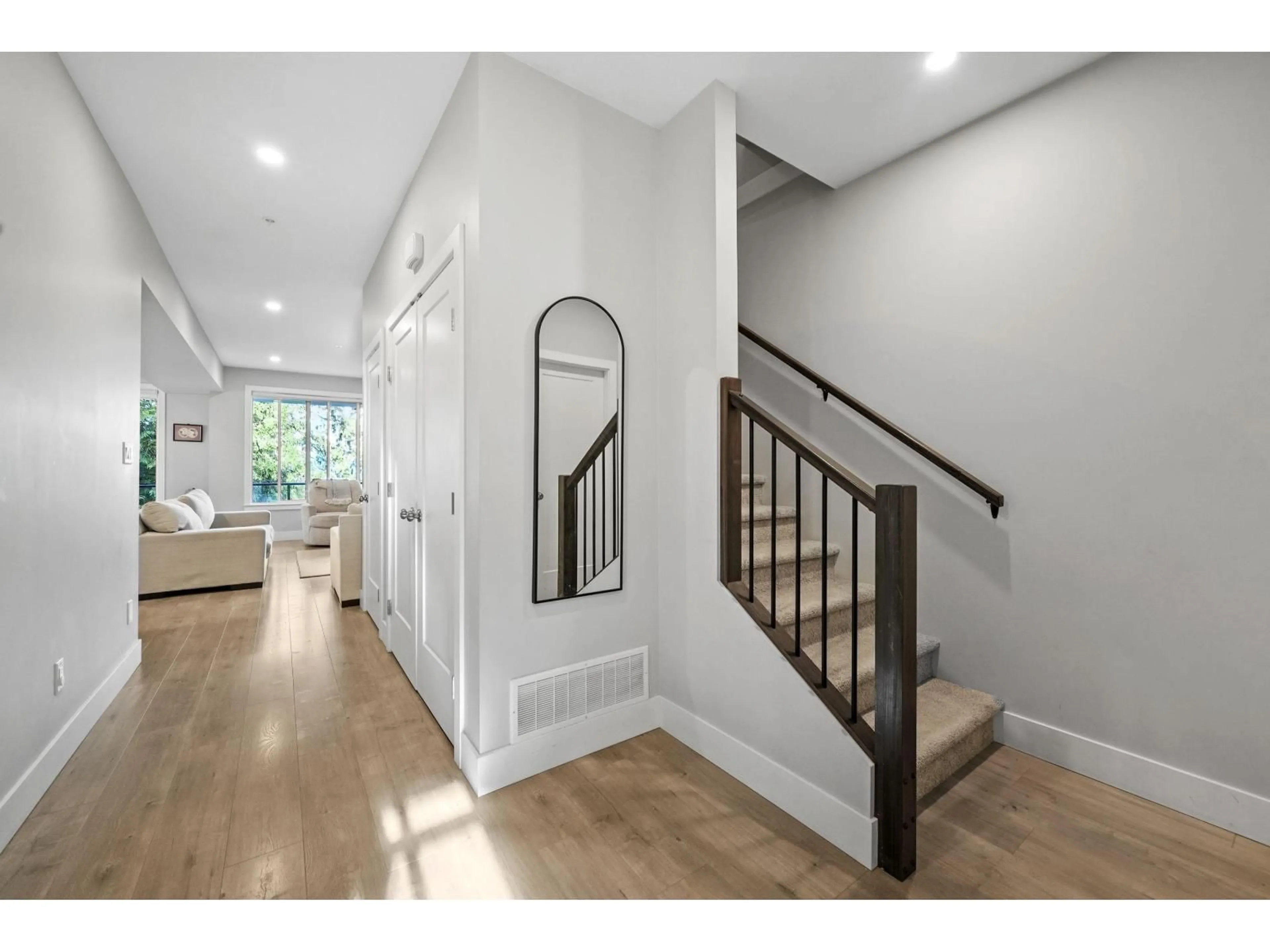 Indoor entryway for 25 - 47203 VISTA PLACE, Chilliwack British Columbia V2R6E2