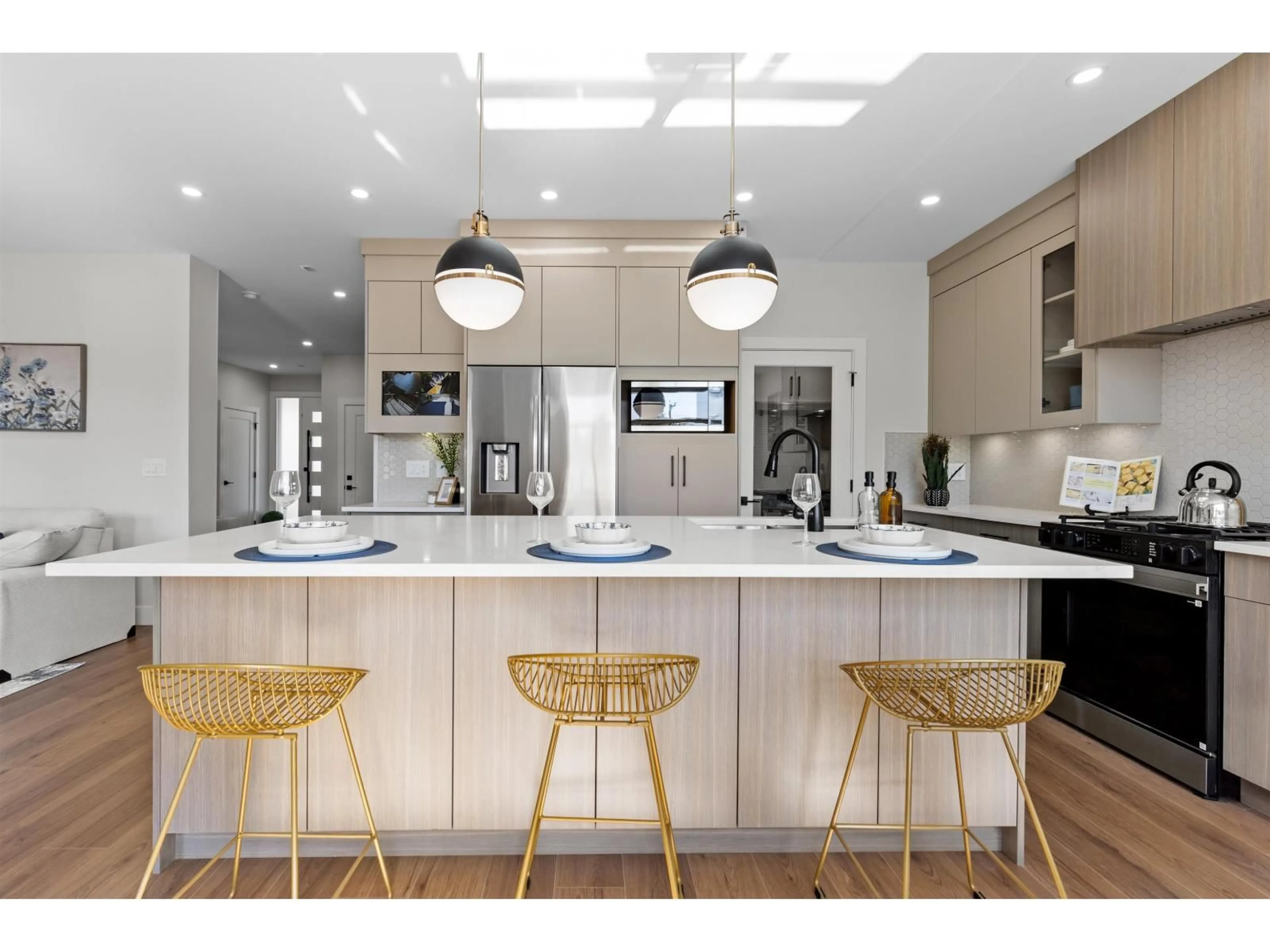 Contemporary kitchen, unknown for B - 7531 DUNSMUIR STREET, Mission British Columbia V2V4B5