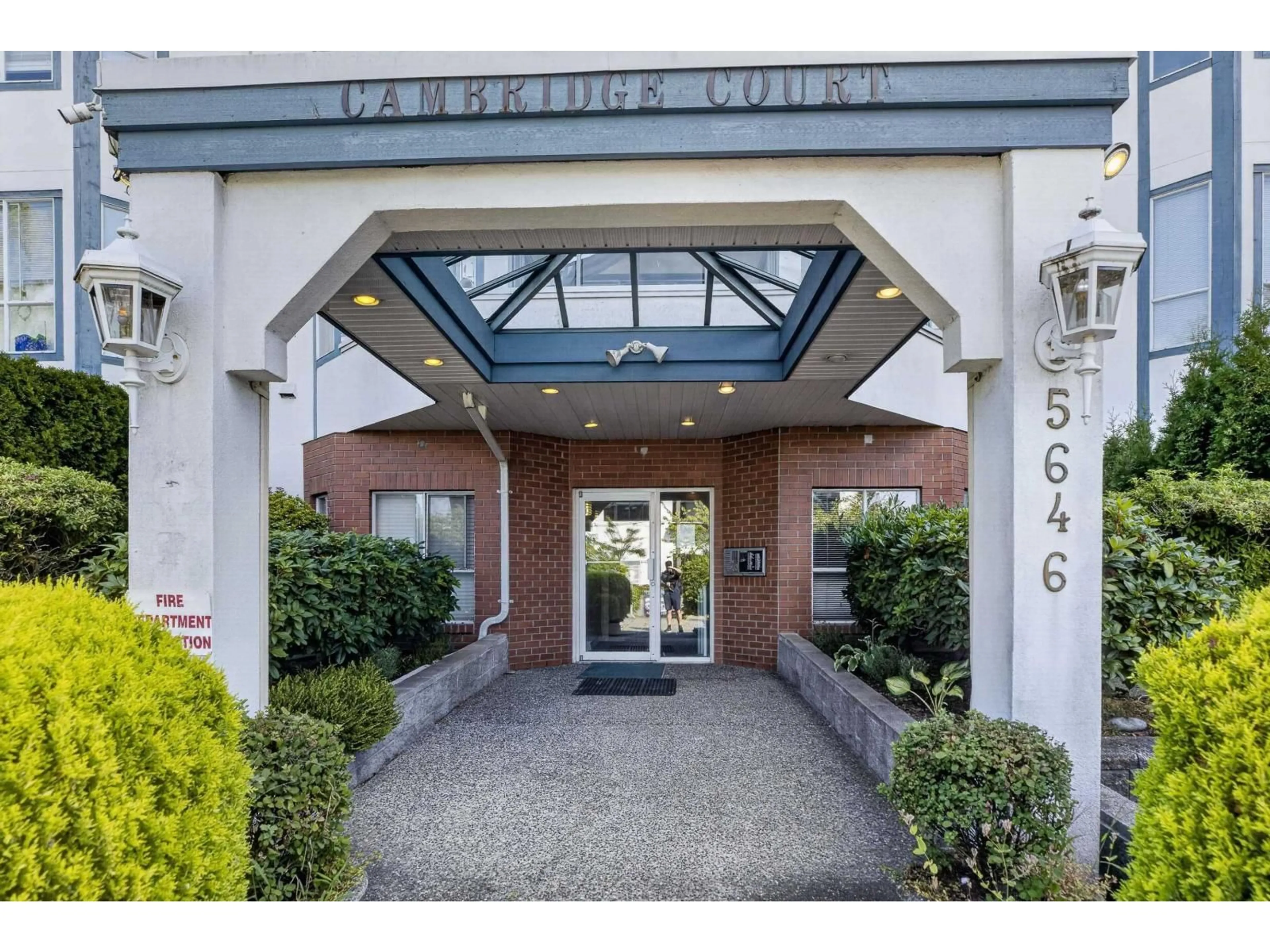 Indoor foyer for 204 - 5646 200 STREET, Langley British Columbia V3A1M8