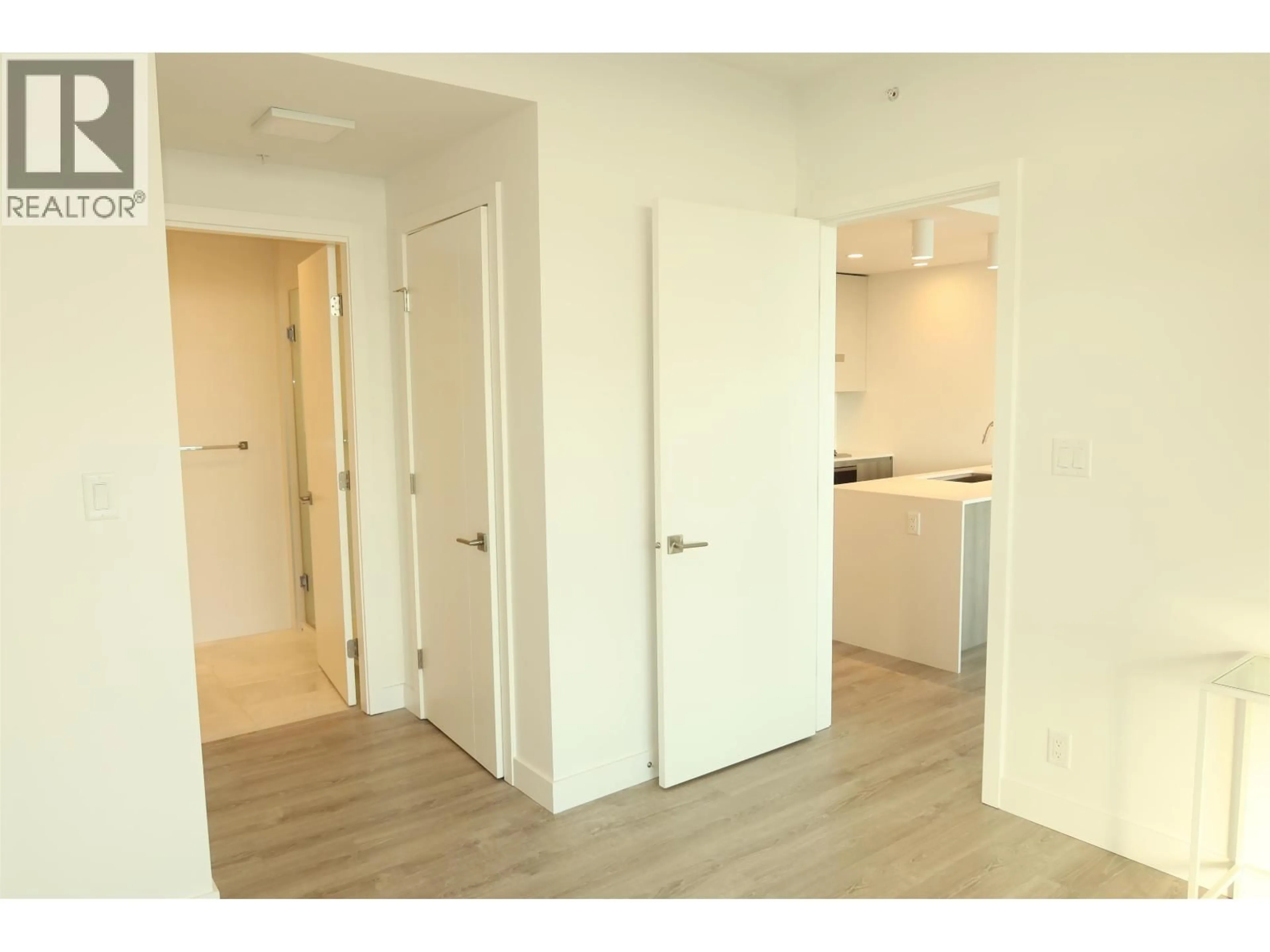 A pic of a room for 1804 - 6511 SUSSEX AVENUE, Burnaby British Columbia V5H0K5