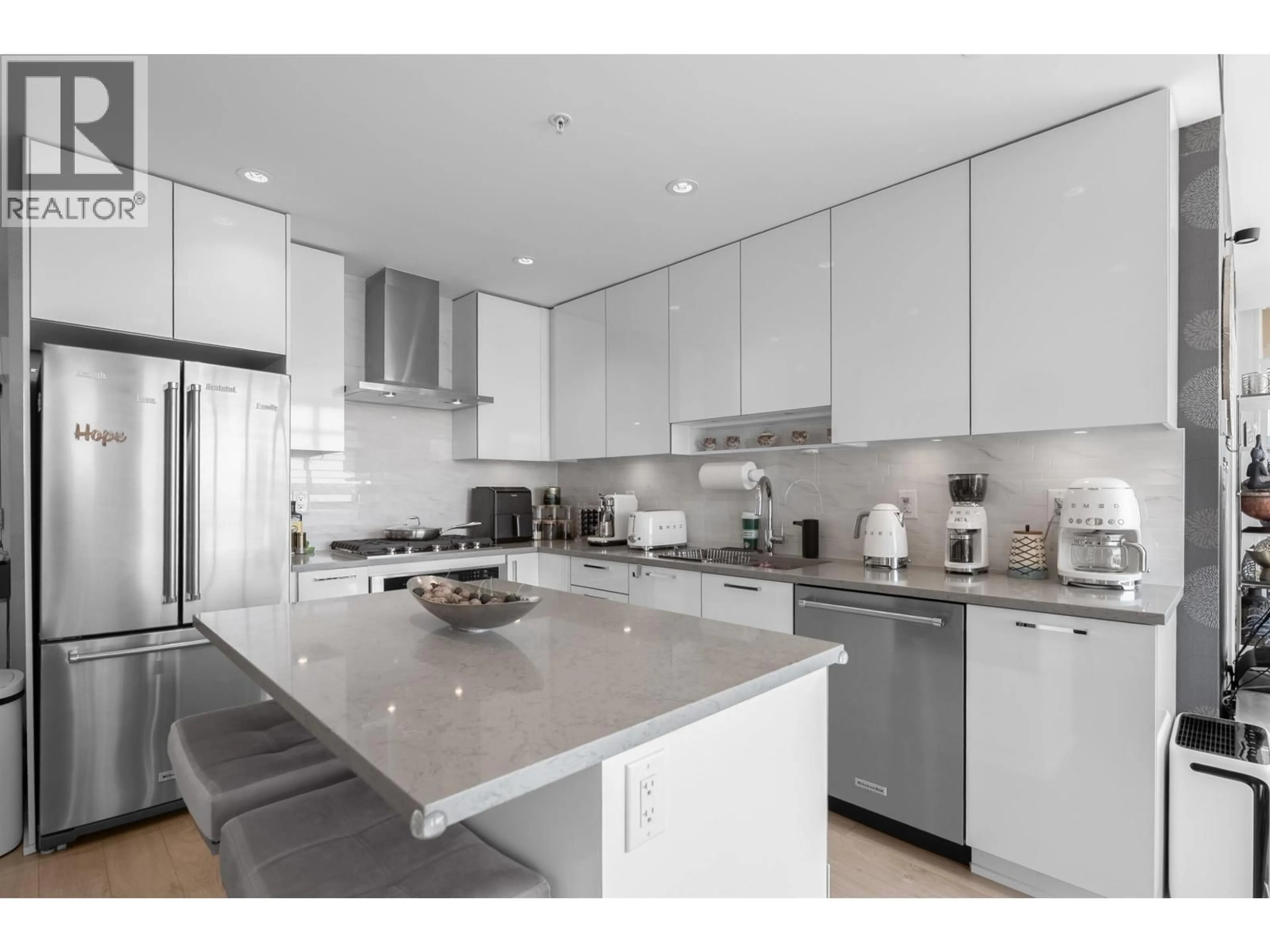 Contemporary kitchen, ceramic/tile floor for 4010 - 1788 GILMORE AVENUE, Burnaby British Columbia V5C0L5
