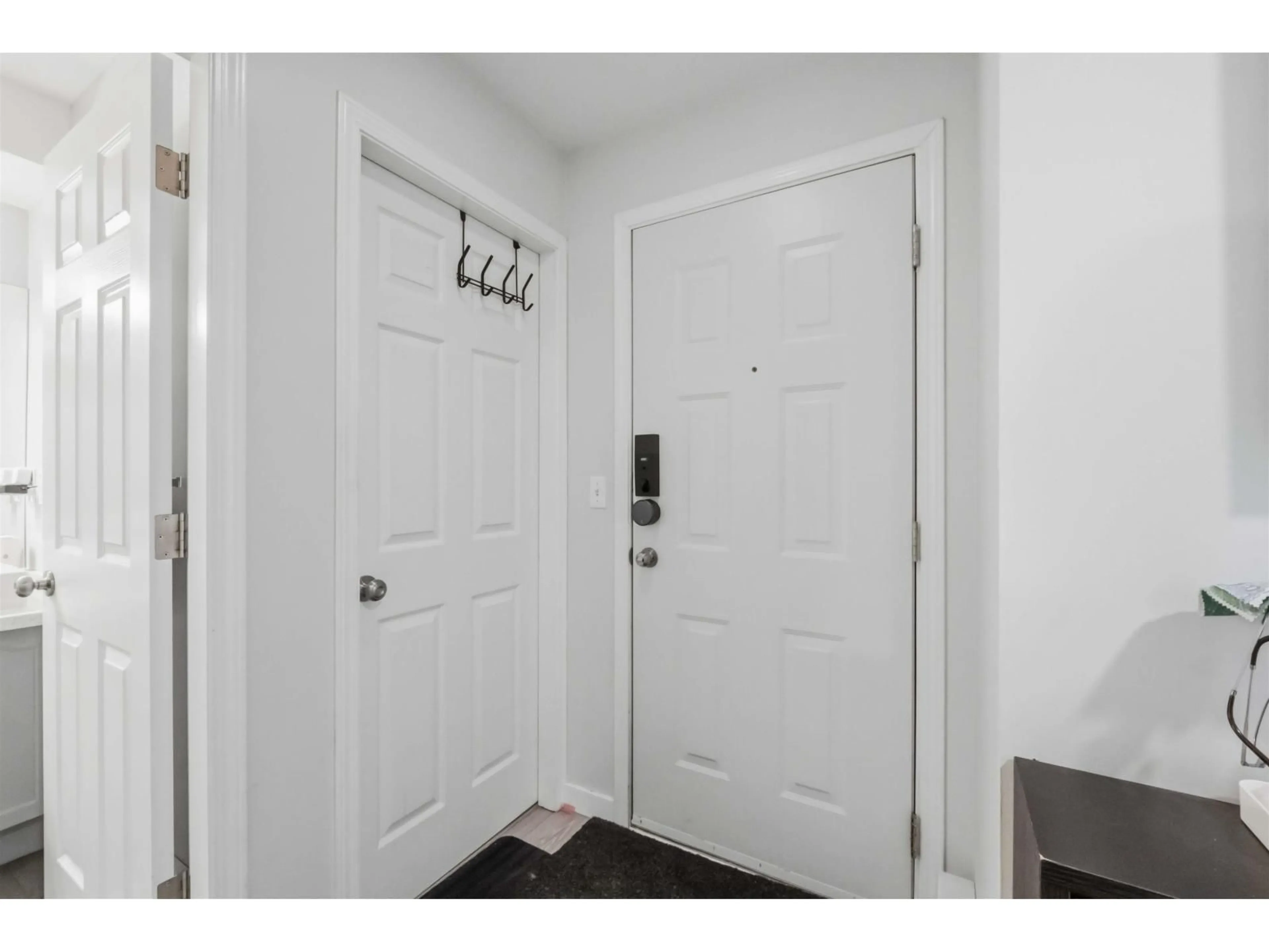 Indoor entryway for 107 - 9951 152 STREET, Surrey British Columbia V3R4G5
