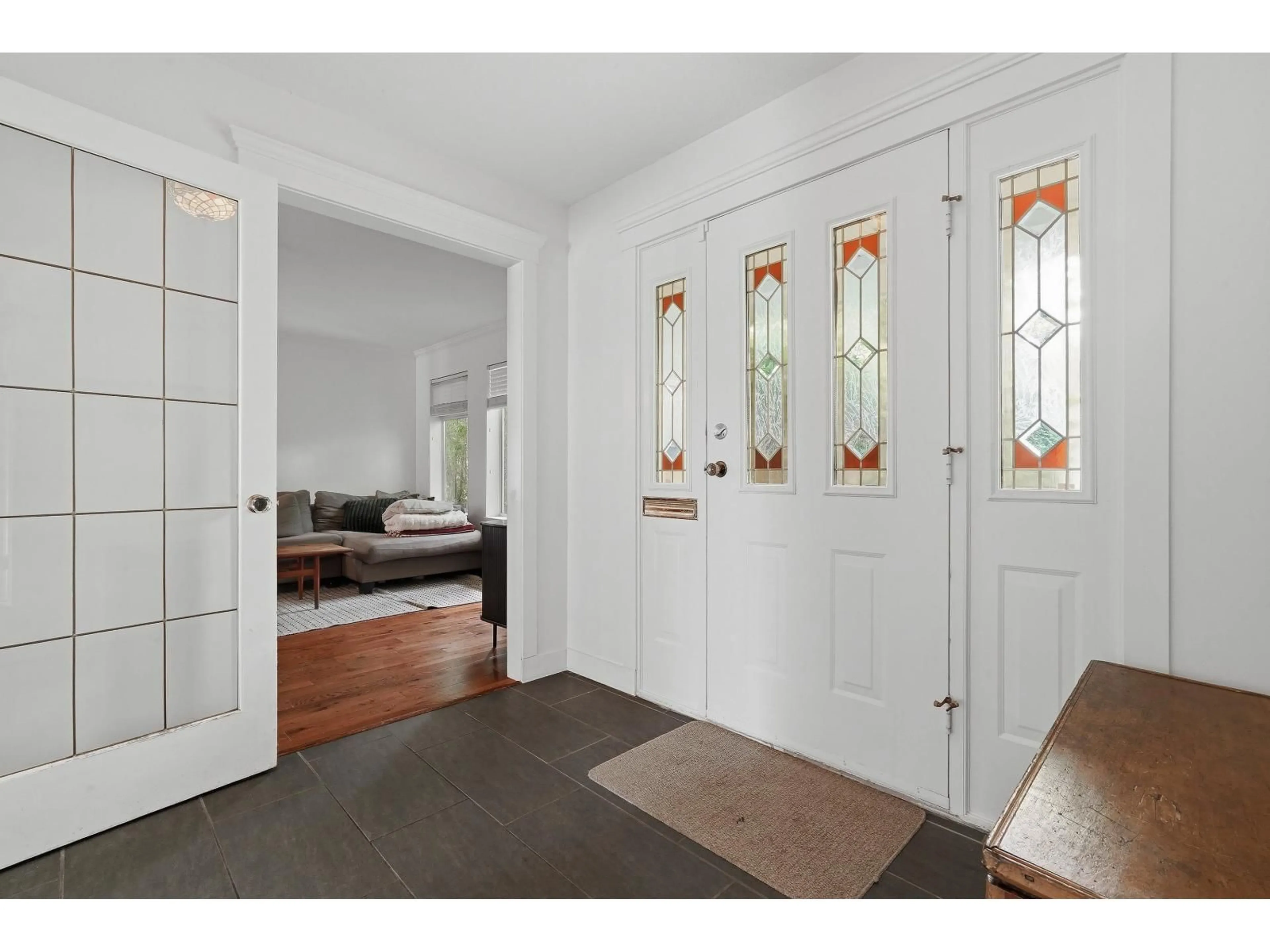Indoor entryway for 1364 160 STREET, Surrey British Columbia V4A4W8