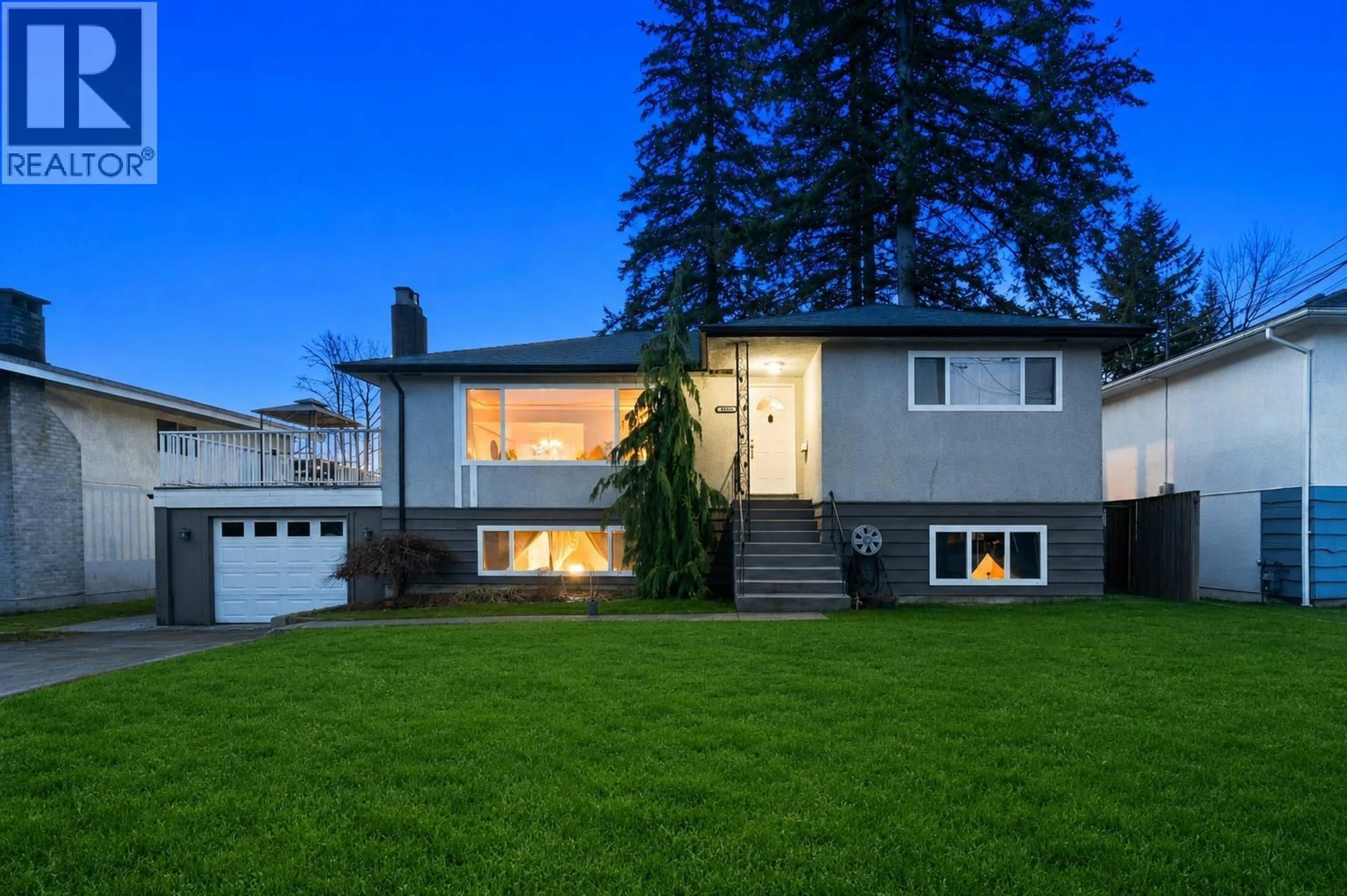 Home with vinyl exterior material, unknown for 3949 SEFTON STREET, Port Coquitlam British Columbia V3B3S2