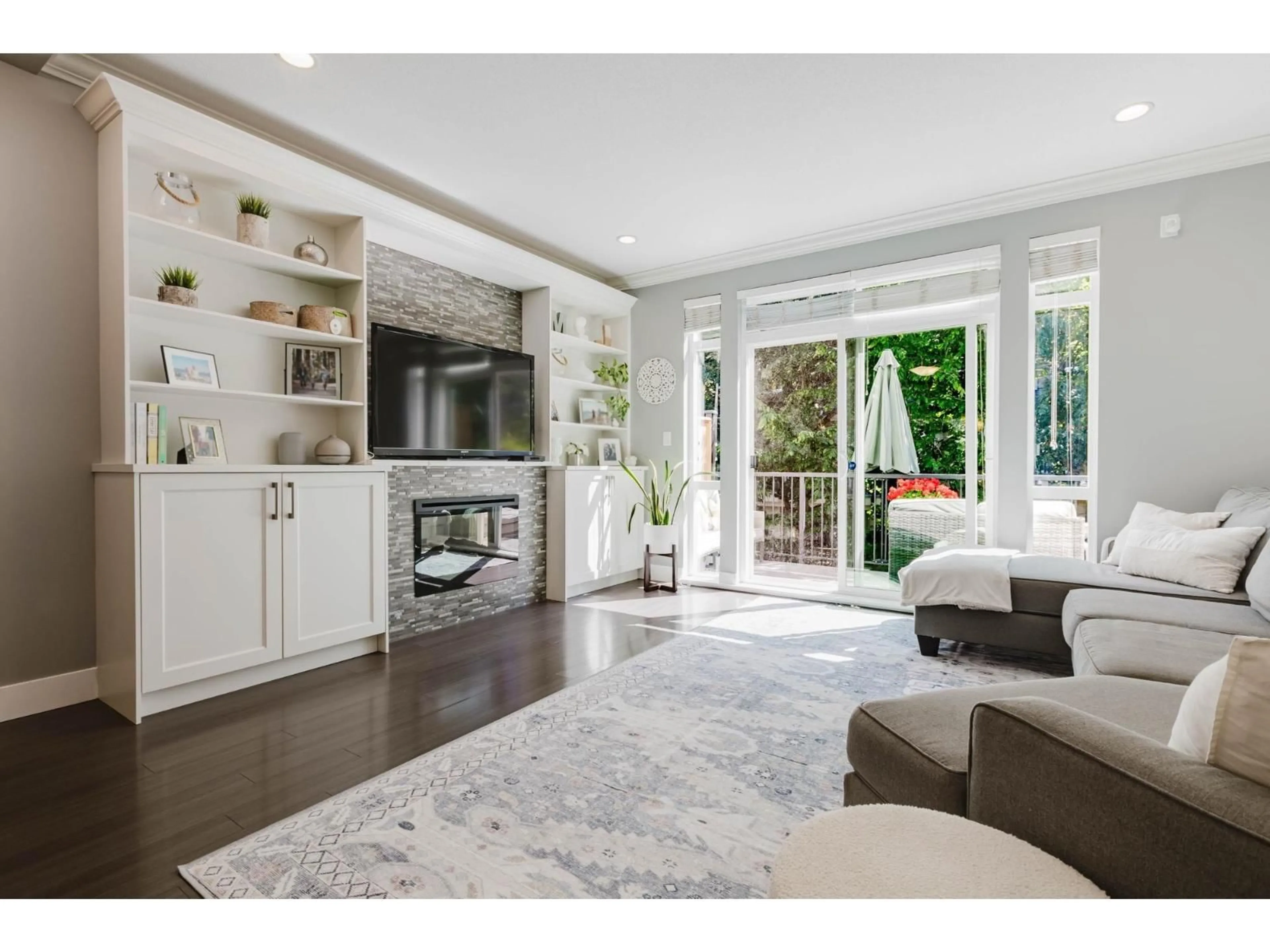 Living room with furniture, unknown for 28 - 3039 156 STREET, Surrey British Columbia V3Z6T5