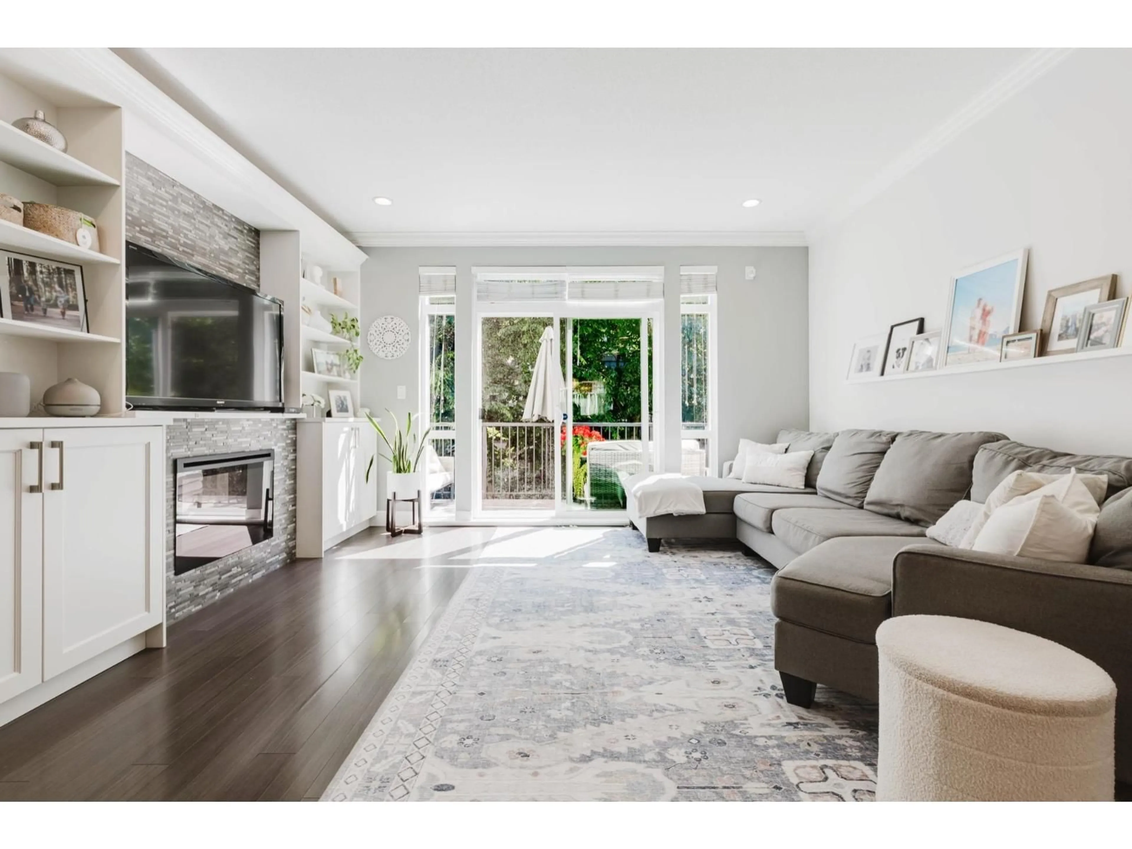 Living room with furniture, unknown for 28 - 3039 156 STREET, Surrey British Columbia V3Z6T5