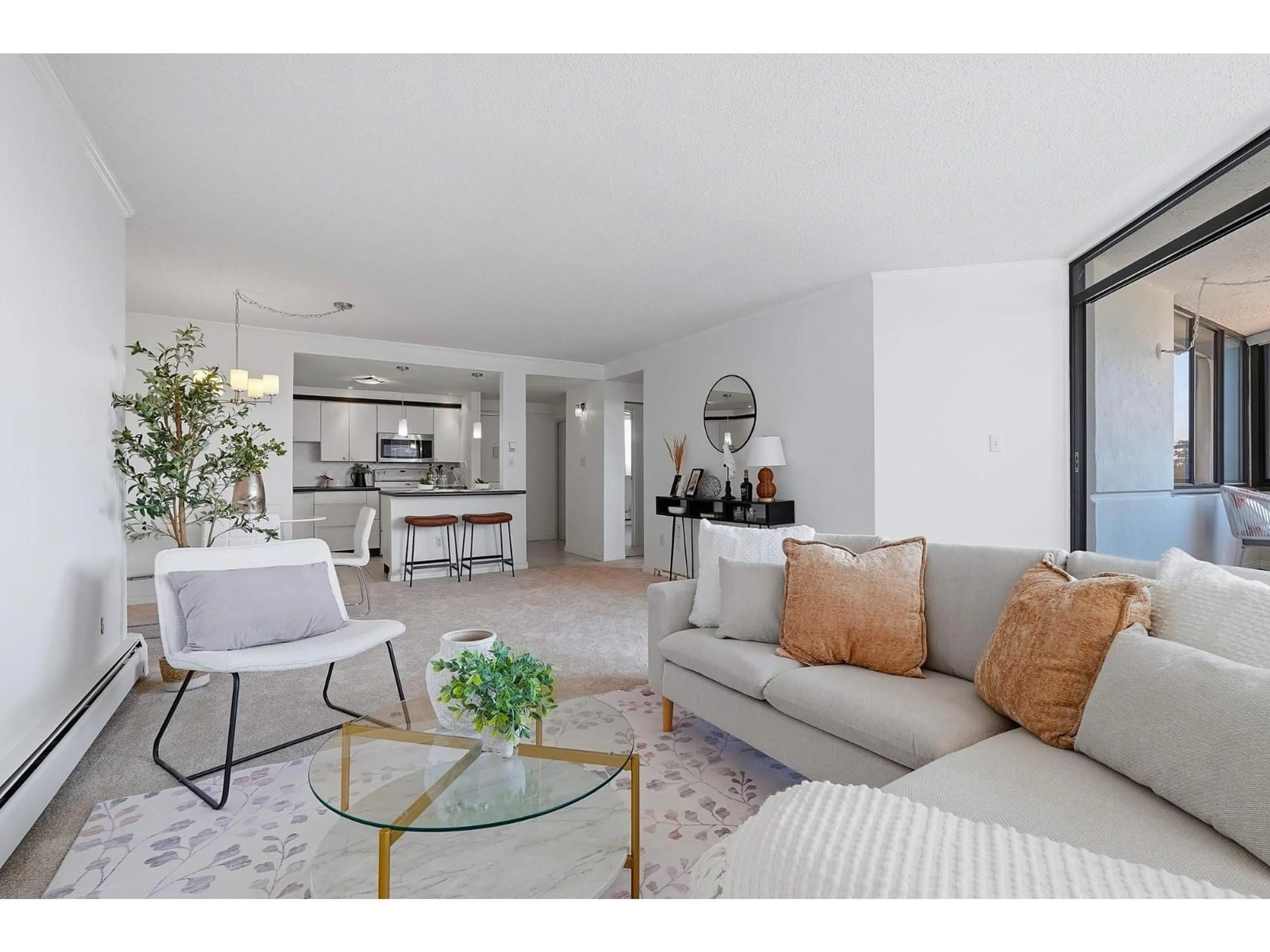 Living room with furniture, unknown for 303 - 1480 FOSTER STREET, White Rock British Columbia V4B3X7