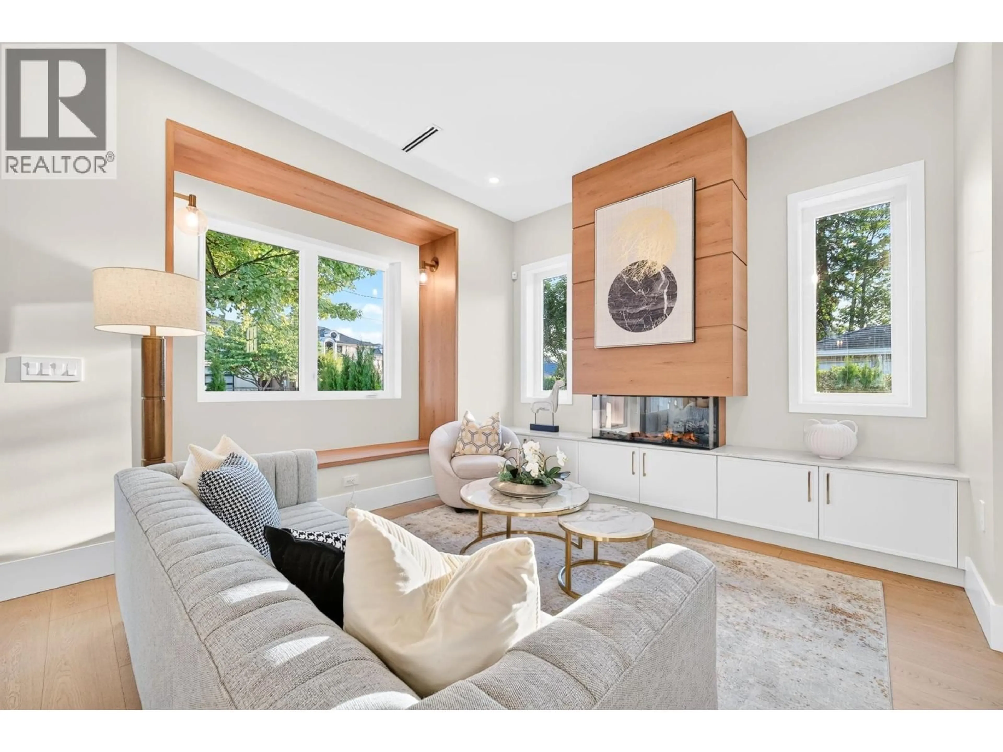 Living room with furniture, wood/laminate floor for 2 - 7571 PETTS ROAD, Richmond British Columbia V7A1J9