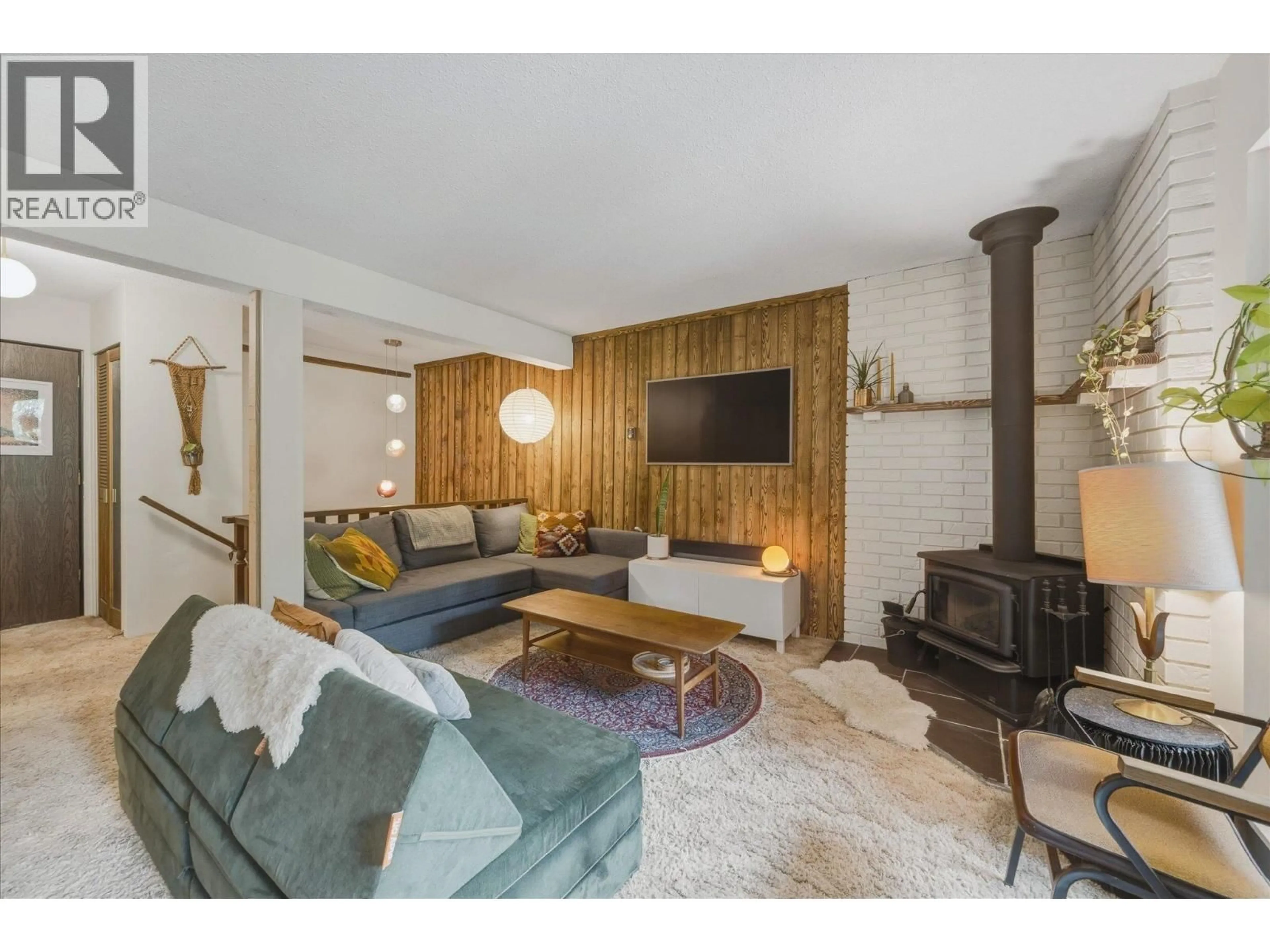Living room with furniture, wood/laminate floor for 9 - 8138 CEDAR SPRINGS ROAD, Whistler British Columbia V8E0G2